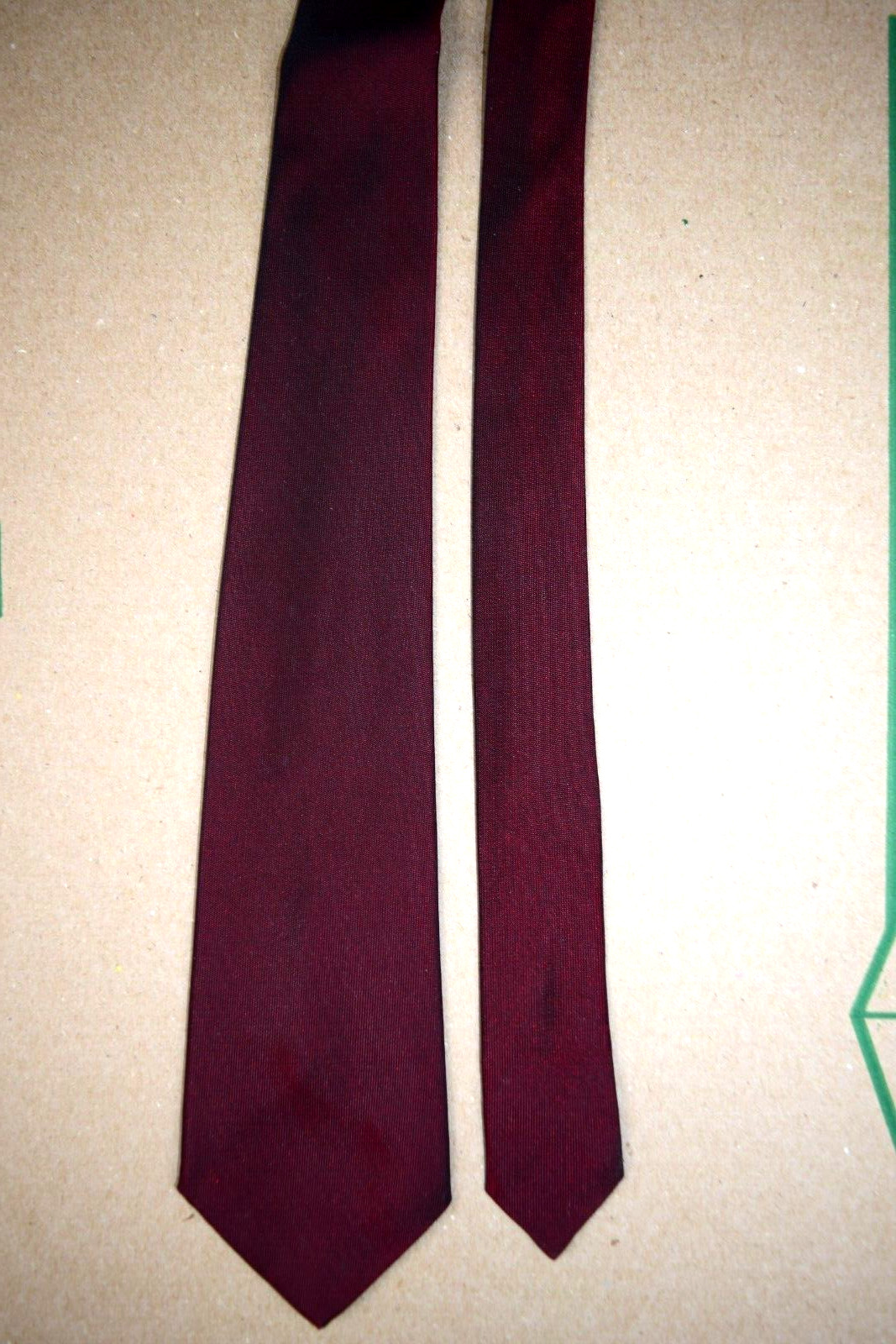 Neck Tie VTG Maroon Burgundy Sharkskin 60s Slim Acetate Tie 53\