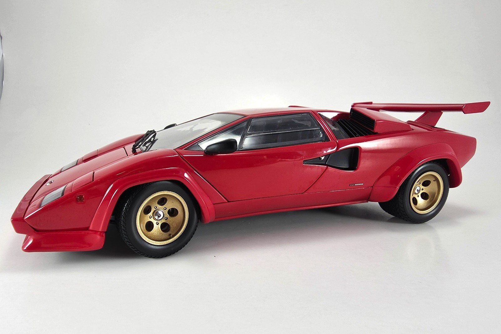 Kyosho 1:18 Diecast Lamborghini Countach LP5000 Quattrovalvole K08320RBKG | MIB