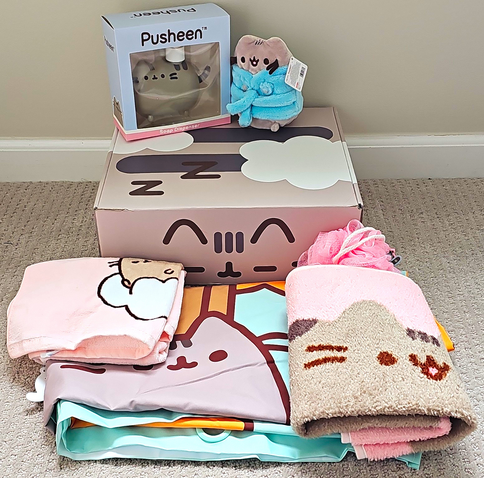 Pusheen Pusheen Box lot, Bathroom Items
