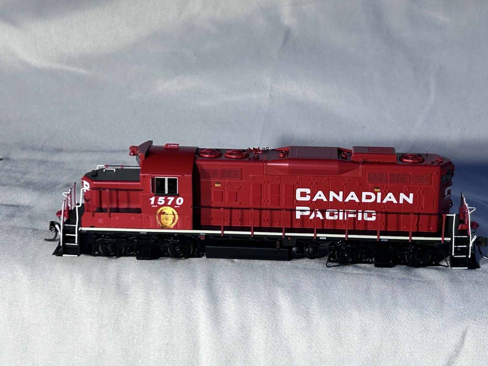 Cool Rapido Canadian Pacific RR GP-9u Loco #1570 HO DCC Ready Cool Rapido Canadian Pacific RR GP-9u Loco #1570 HO DCC Ready