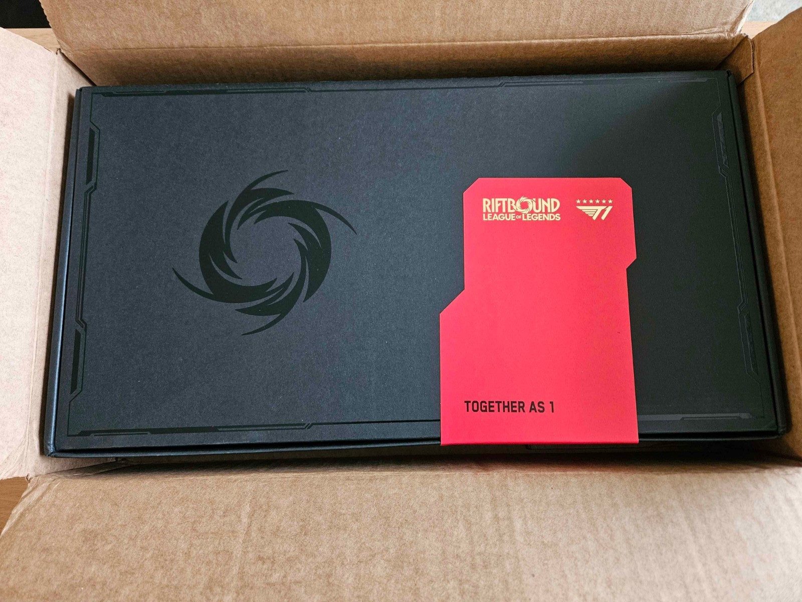 NEW AND SEALED T1 Riftbound 2025 Worlds Champion Signature Edition ENGLISH NEW AND SEALED T1 Riftbound 2025 Worlds Champion Signature Edition ENGLISH