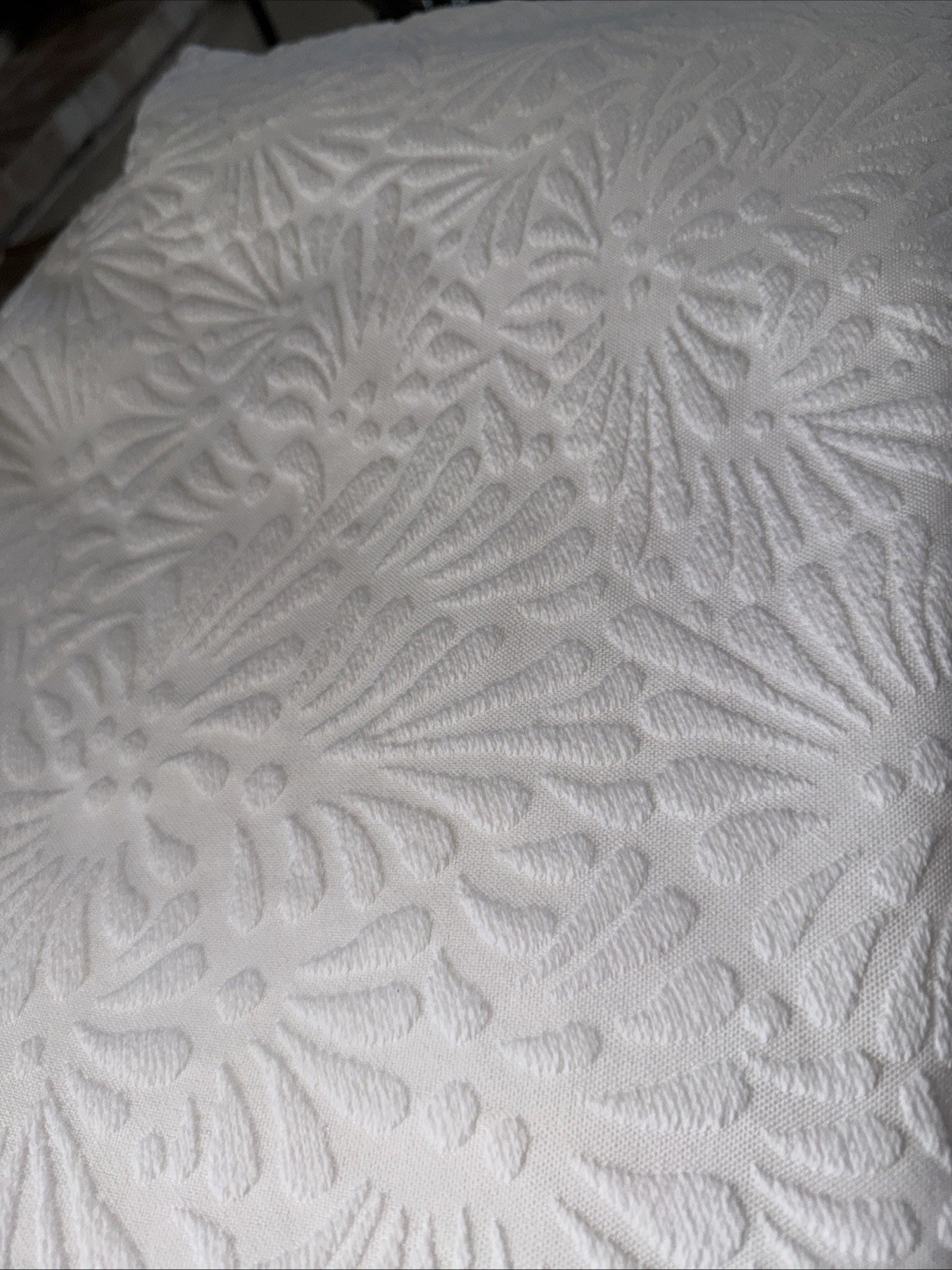 John Robshaw Queen Meera White Coverlet Jacquard Matelasse New