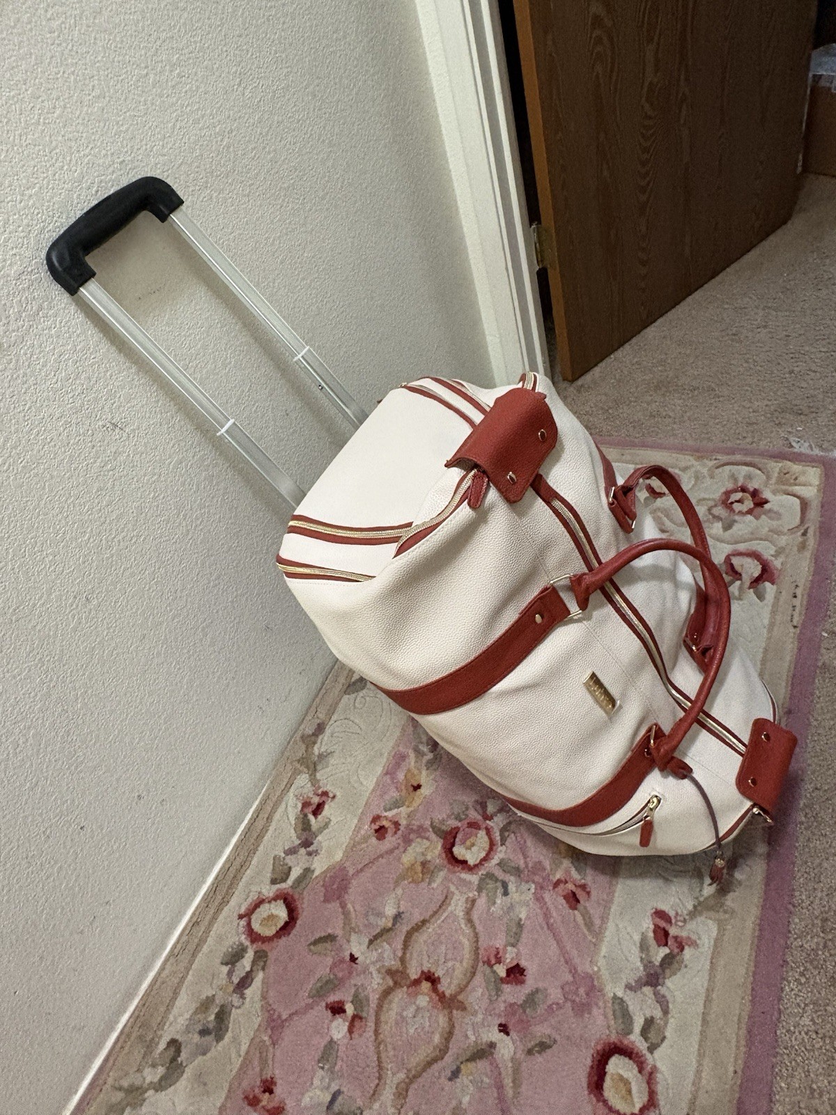 Luhxe Snow W/Red Garment Travel Luggage Bag 2.0 Carry-On Suitcase With Rollers