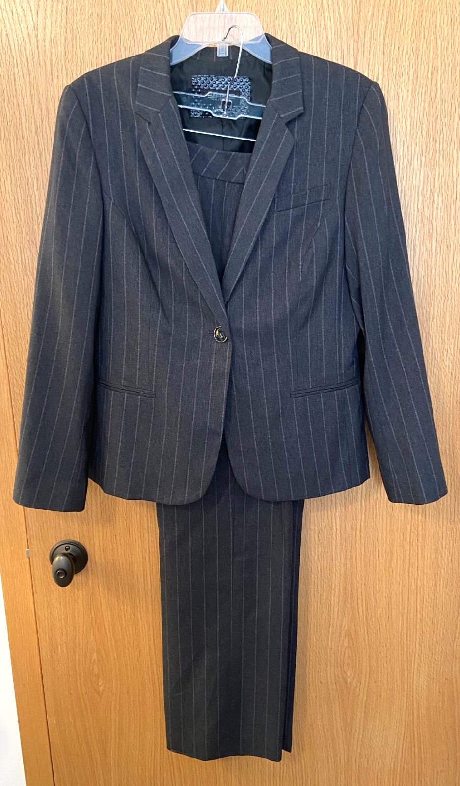 Vintage JOHN MEYER Gray Pinstripe Pantsuit 14