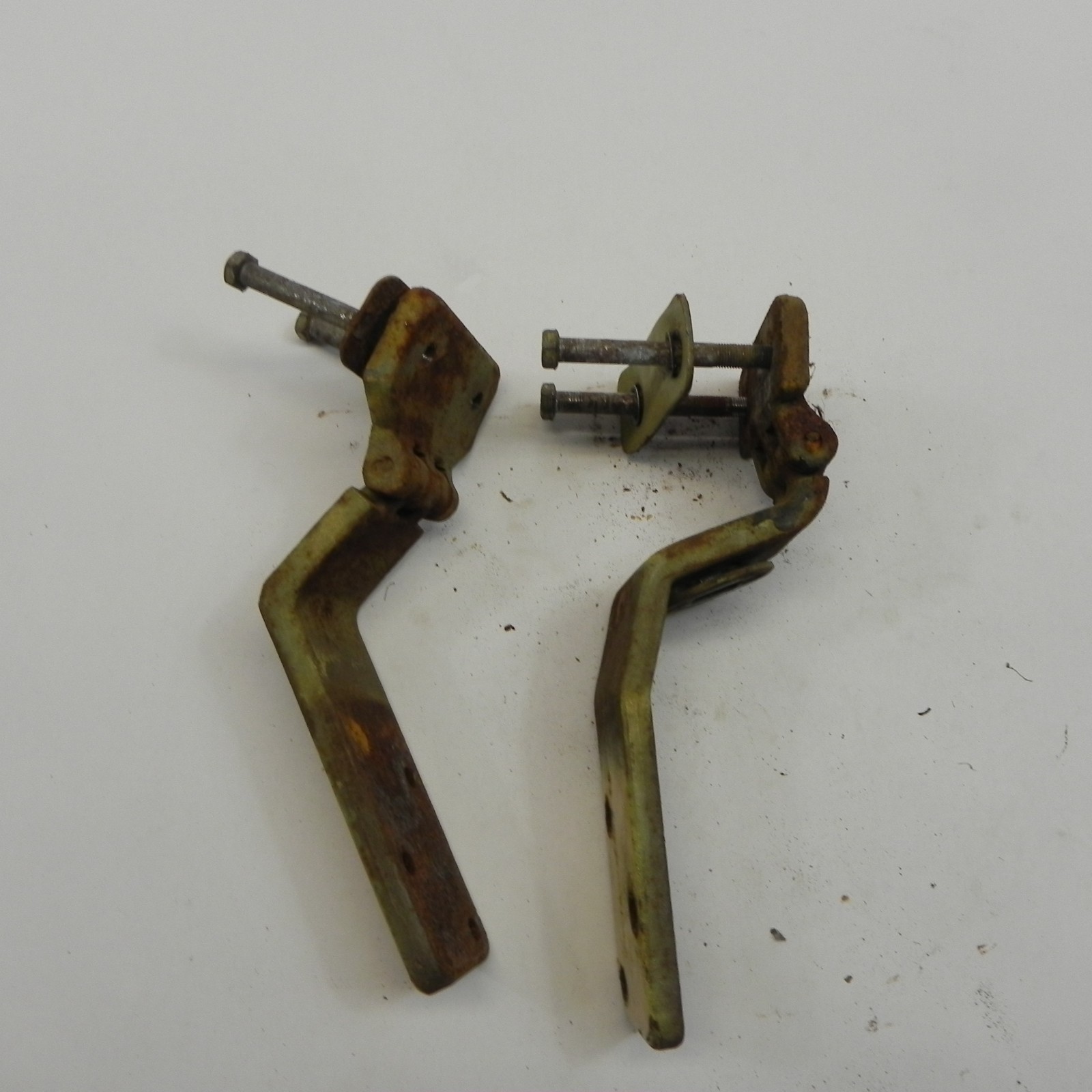 VINTAGE 1972-73 VOLVO P1800 ES WAGON RIGH DOOR HINGE PAIR SET OF 2 USED CAR PART