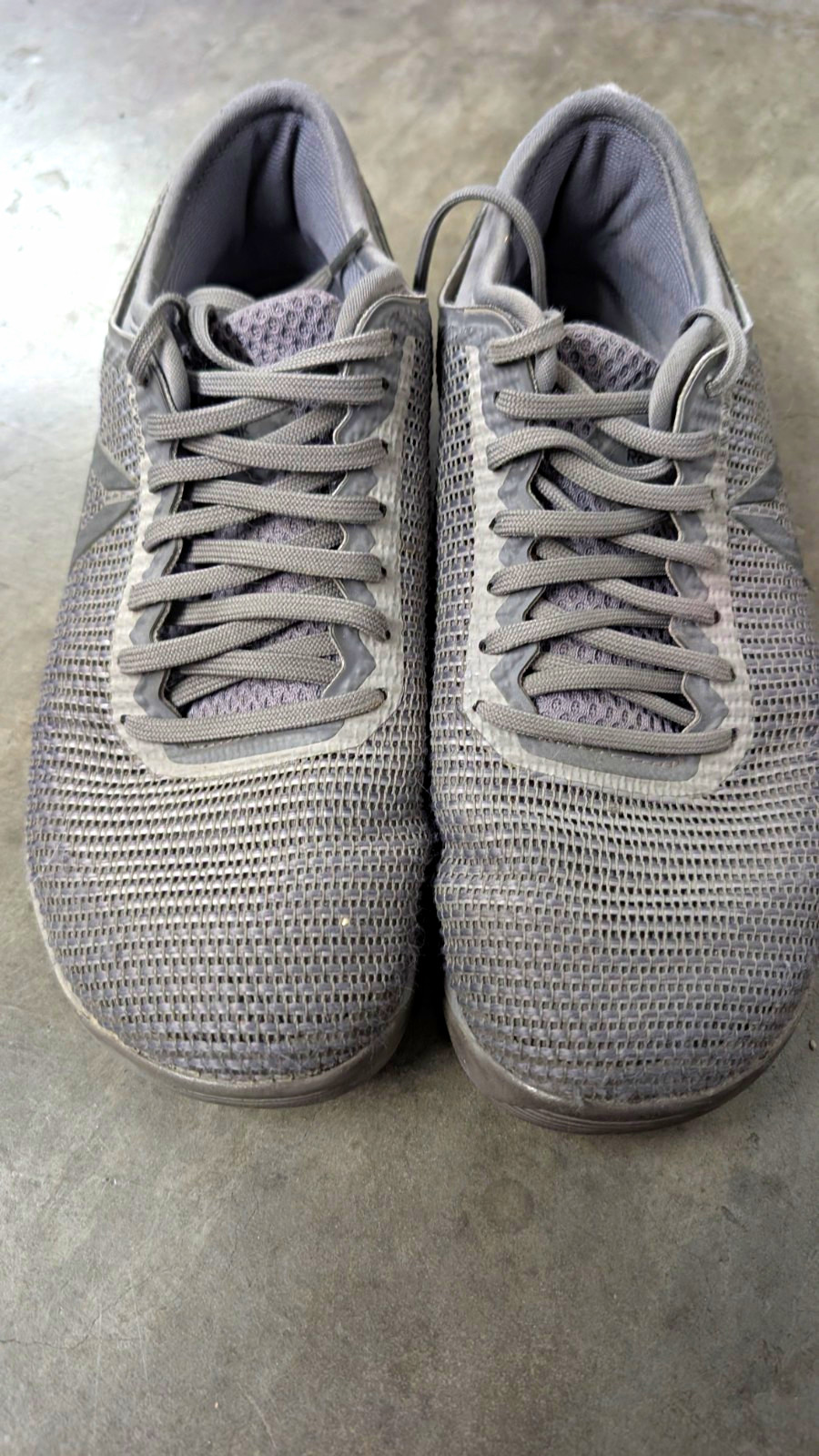 Reebok Gray Lace-Up Low Top Athletic Sneaker, Solid, Unisex Adults Reebok Gray Lace-Up Low Top Athletic Sneaker, Solid, Unisex Adults