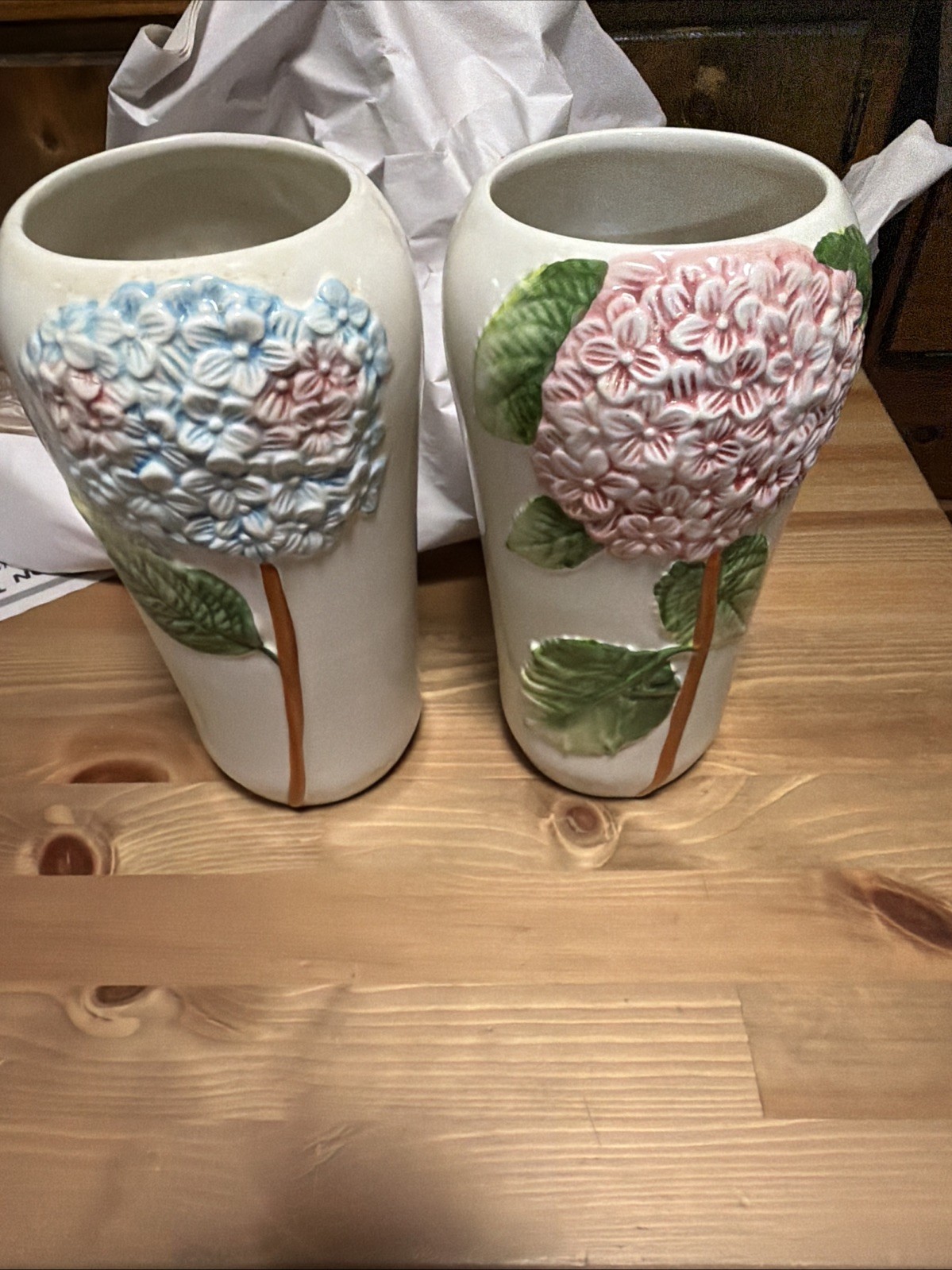 Gorgeous Vintage Hand Painted Hydrangea Vases Very Very Nice Gorgeous Vintage Hand Painted Hydrangea Vases Very Very Nice
