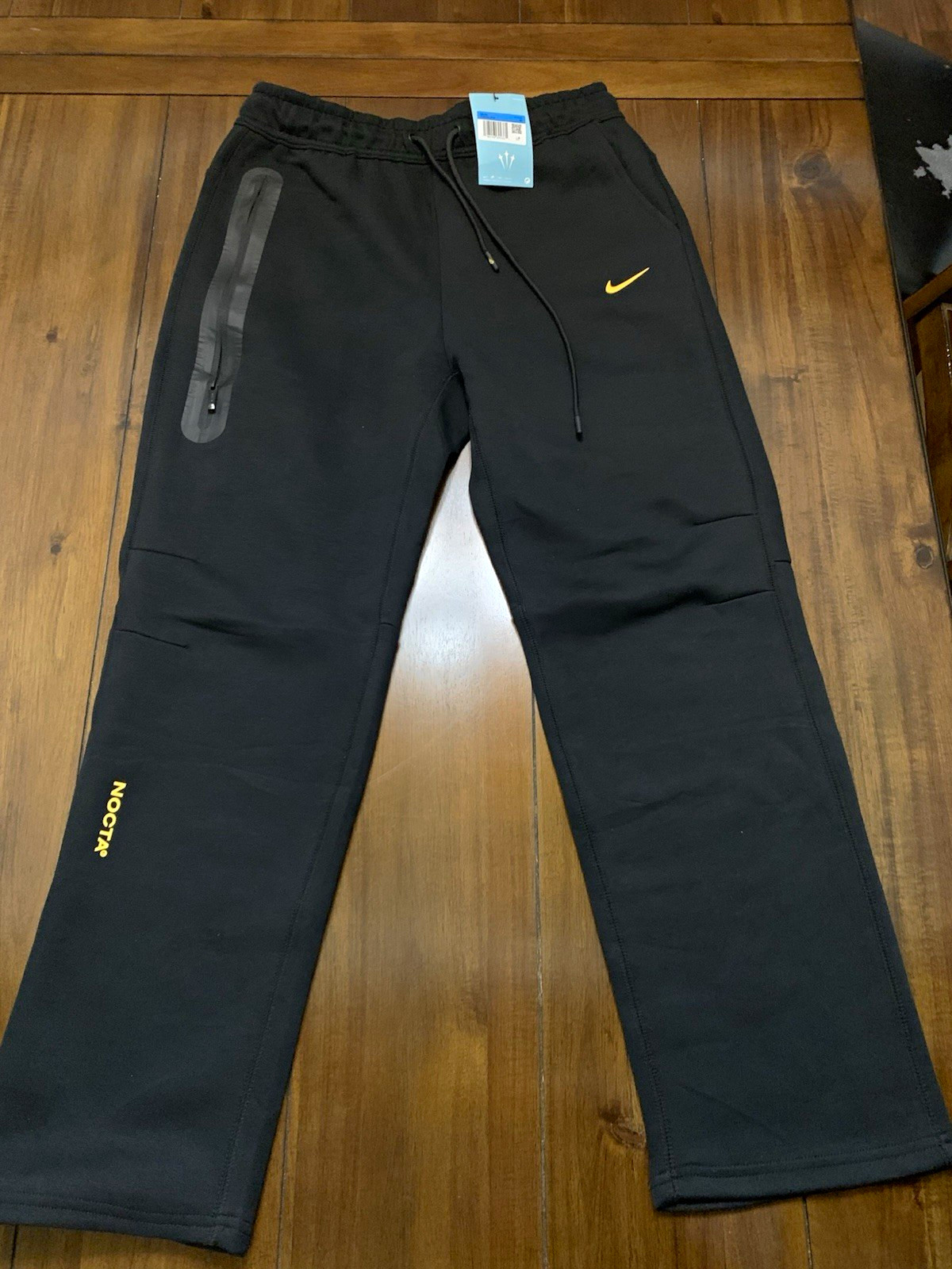 Nike NOCTA Tech Men\'s Fleece Sweatpants Black/Gold M FD8461-010 Nike NOCTA Tech Men\'s Fleece Sweatpants Black/Gold M FD8461-010