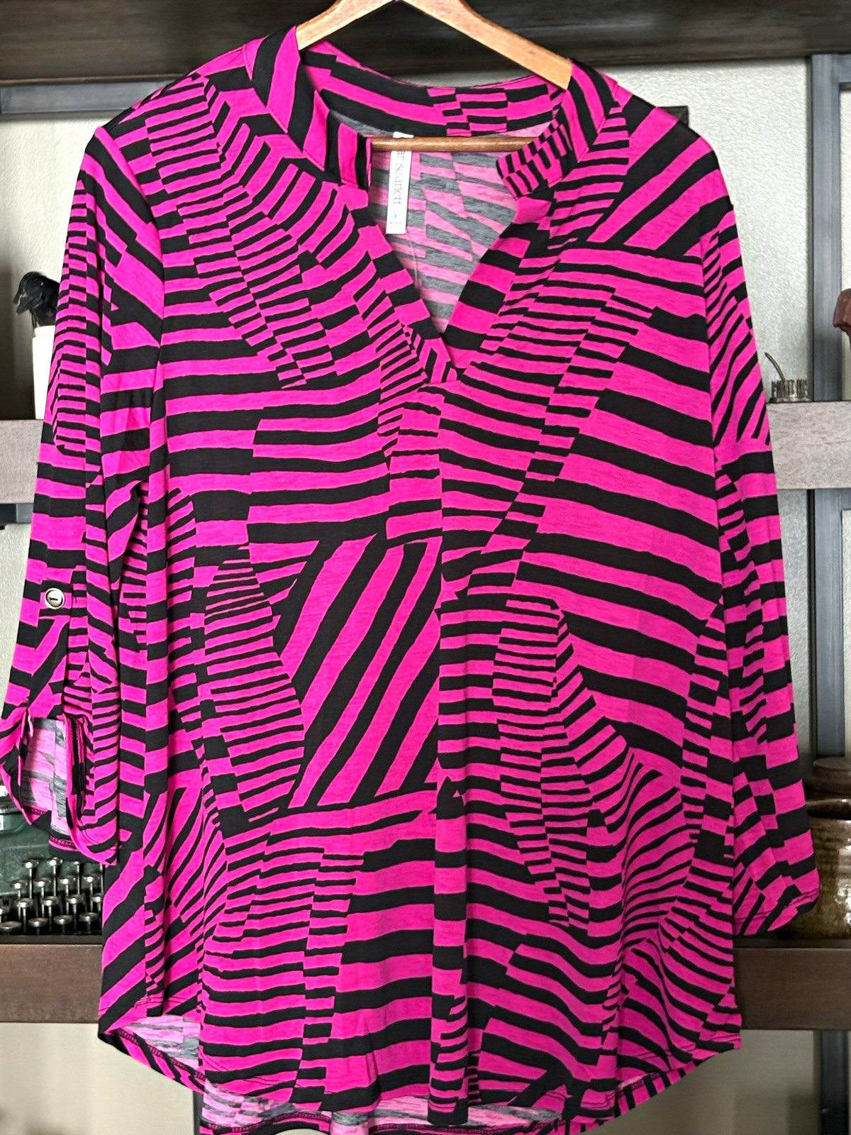 Dear Scarlett NWT Top Pink/Black Striped V-Neck Roll Tab 3/4 Length  Sleeve Lg