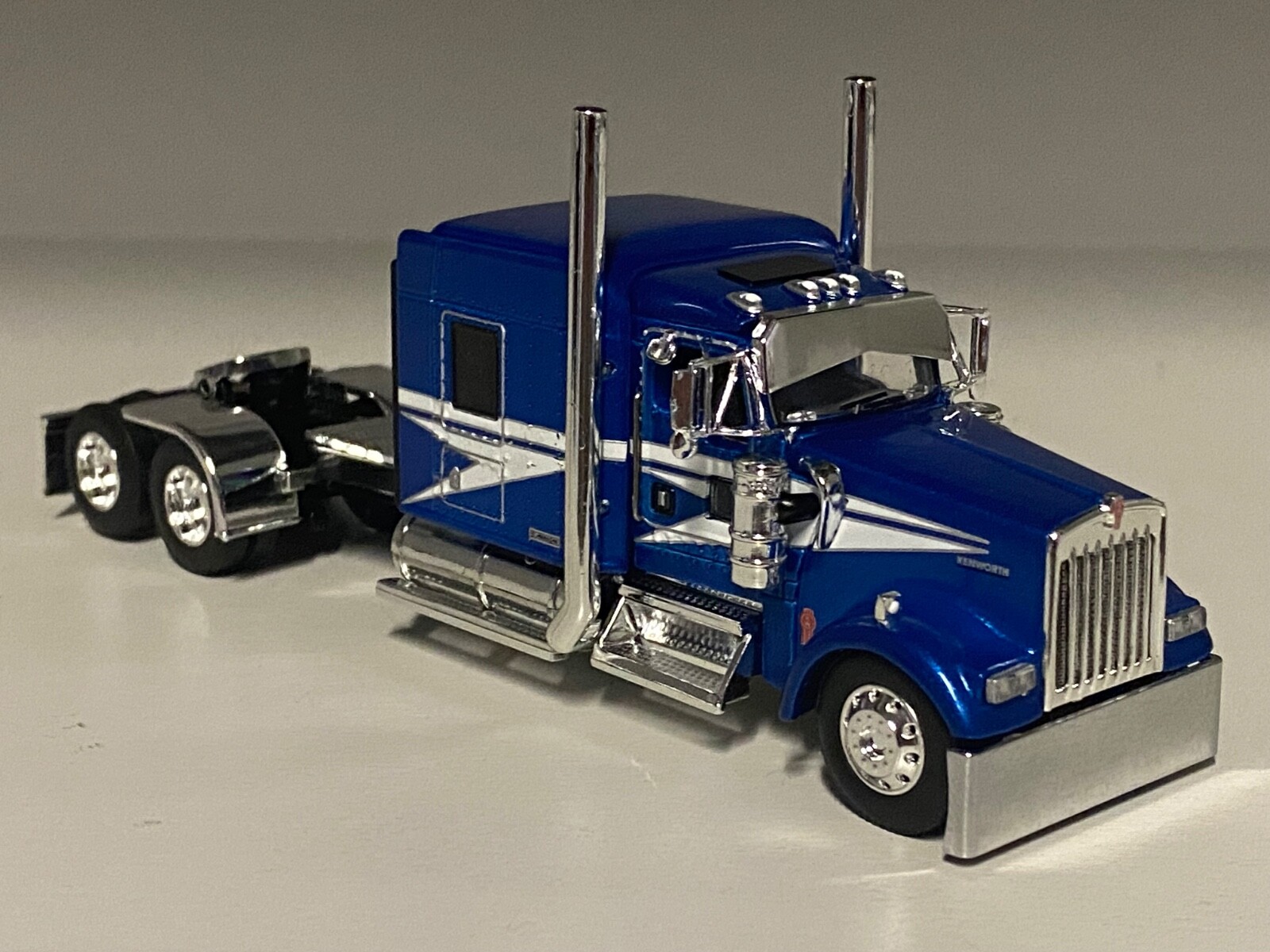 NEW DCP 1/64 BLUE & WHITE STRIPE KENWORTH W900L 72\ NEW DCP 1/64 BLUE & WHITE STRIPE KENWORTH W900L 72\