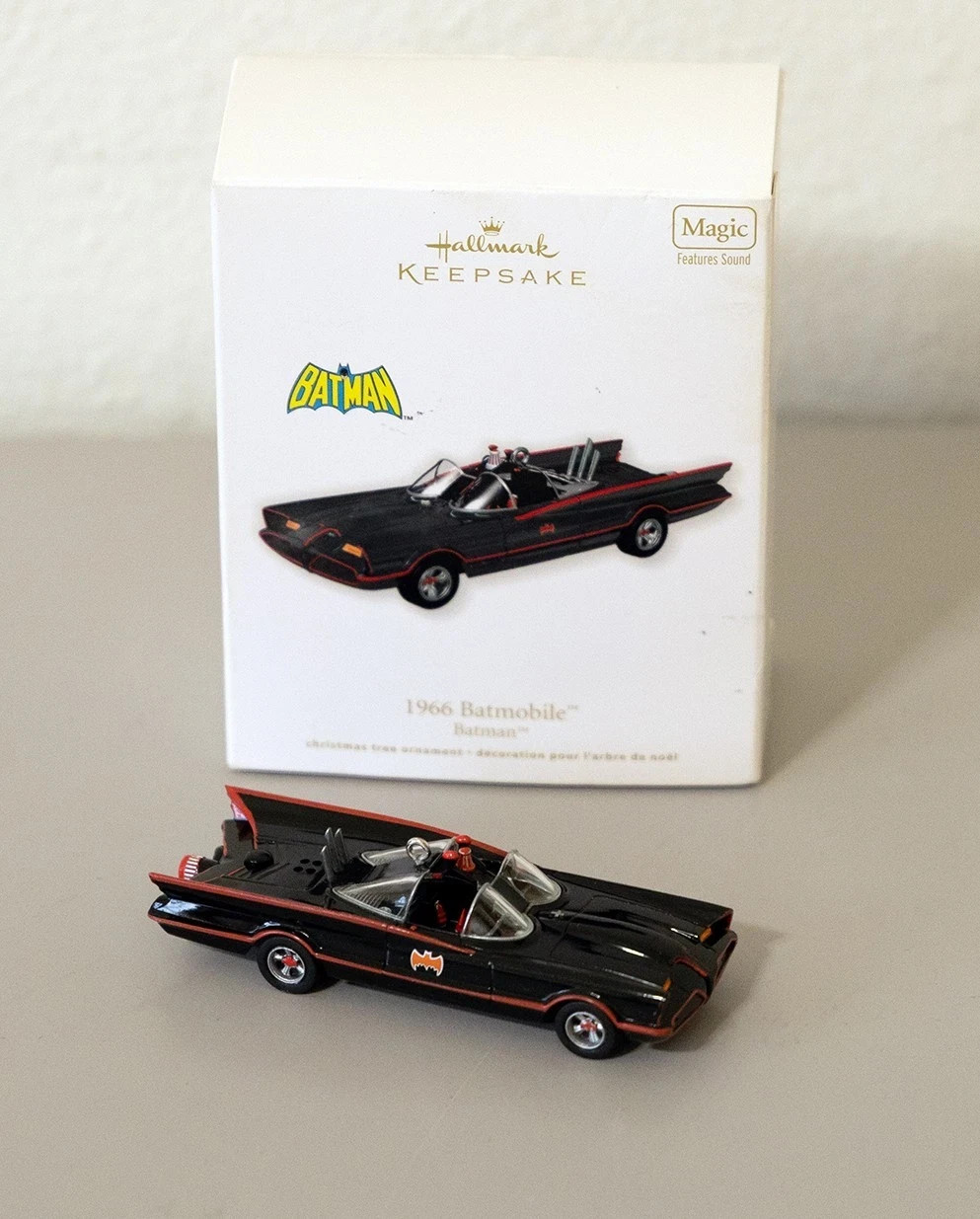2011 Hallmark Keepsake Batman 1966 BATMOBILE Car Ornament Magic -518-313