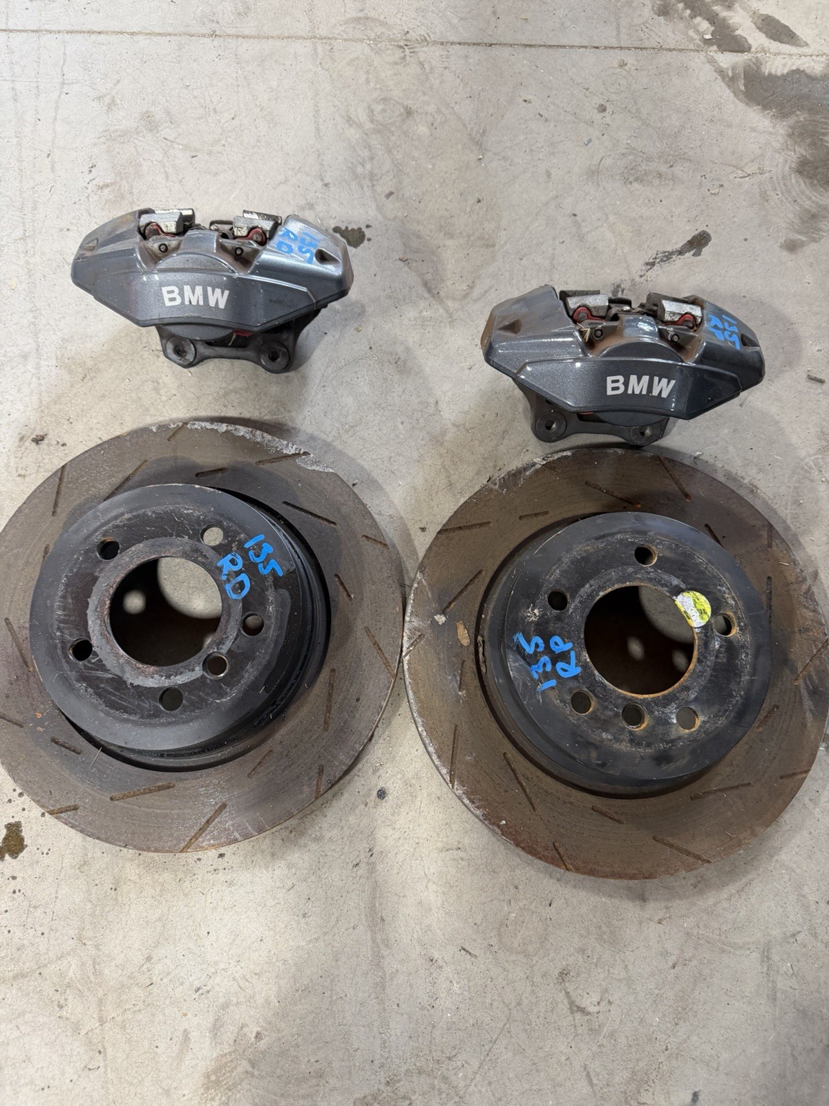 2008-13 BMW E88 E82 135i Rear Brake Calipers M-Sport Brembo Pair OEM And Rotor