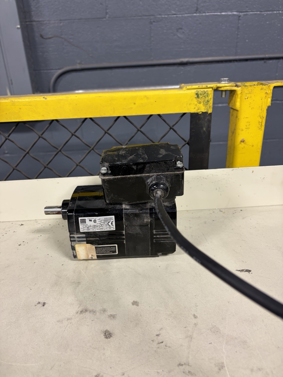 BODINE ELECTRIC 30R2BECI-D3 GEARMOTOR 30:1 115V 30R2BECID3 USED