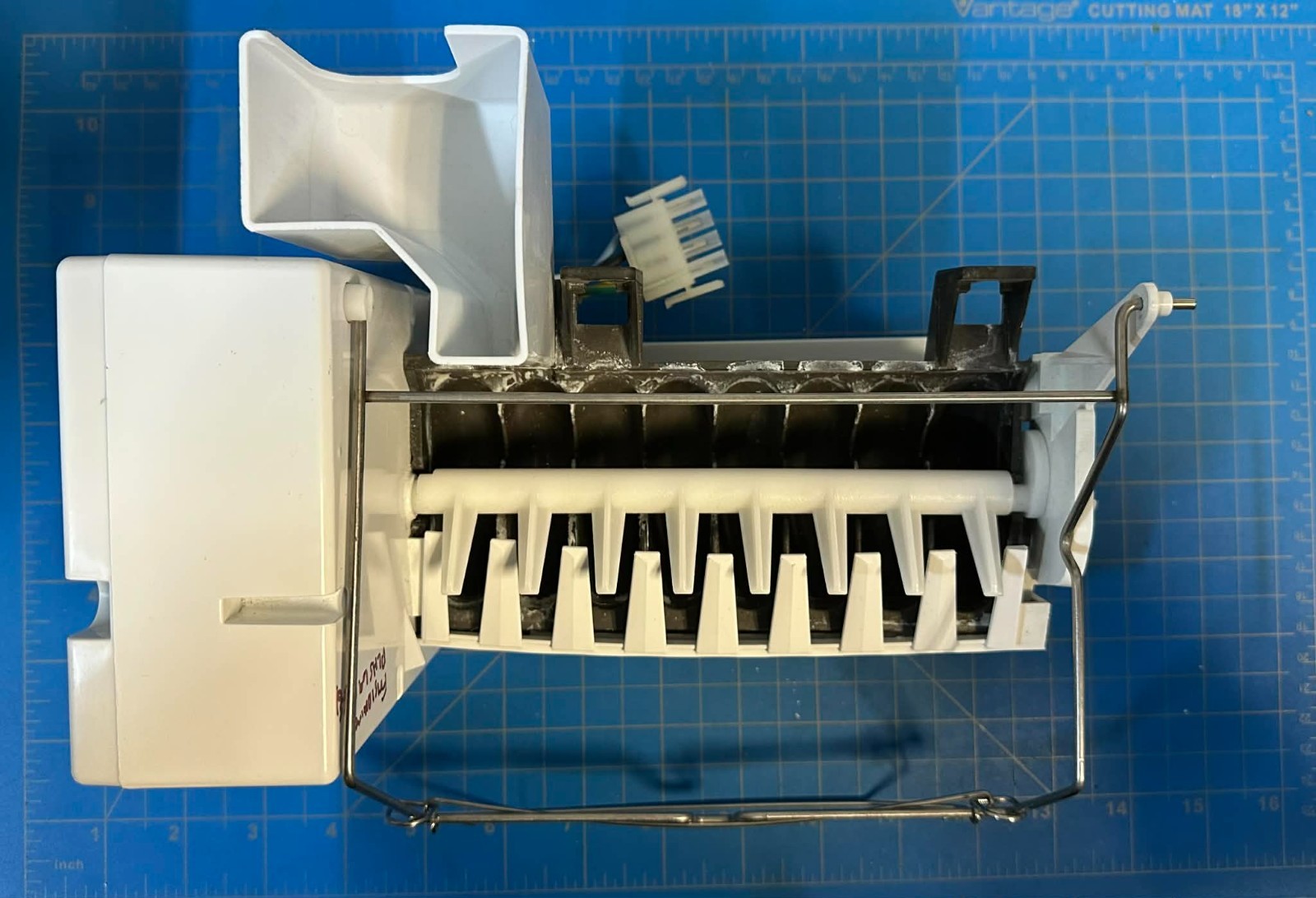 Frigidaire Refrigerator Ice Maker P# 241709801 TESTED Frigidaire Refrigerator Ice Maker P# 241709801 TESTED