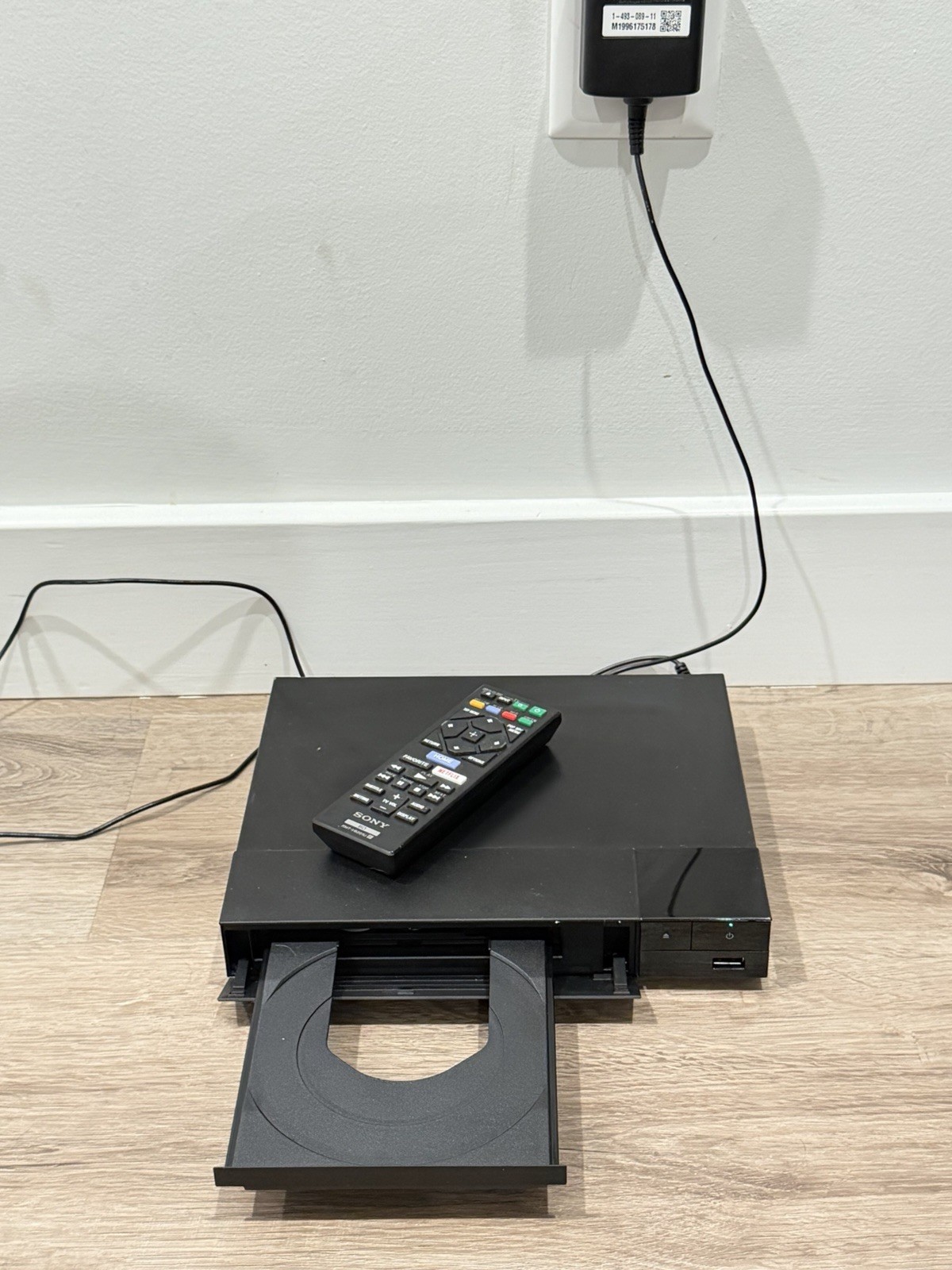 Tested w/REMOTE Sony BDP-S3700 Blu-Ray DVD Player 1080 Smart App Streaming Wi-Fi
