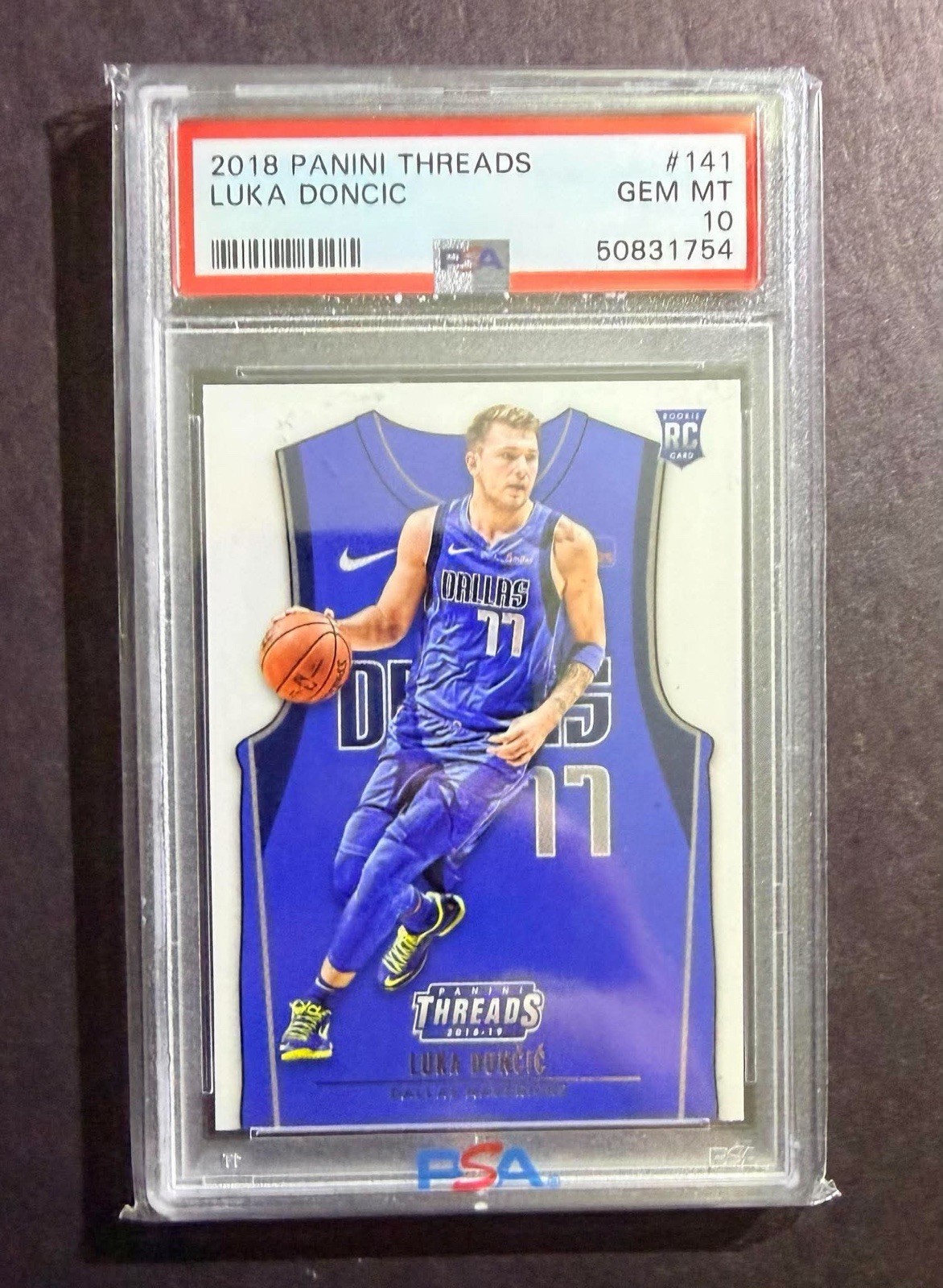 Panini 2018-19 Threads Rookies Icon Jersey Luka Doncic #141 RC PSA 10 Panini 2018-19 Threads Rookies Icon Jersey Luka Doncic #141 RC PSA 10