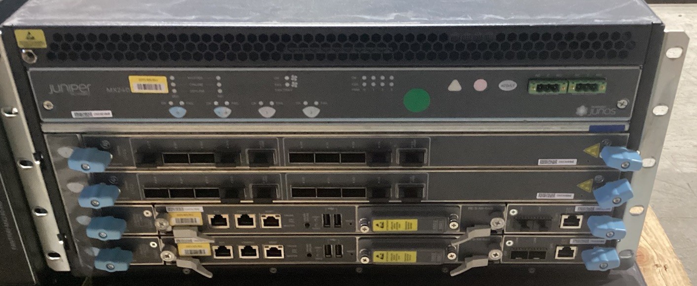 Juniper CHAS-BP-MX240-S x2 MPC10E-10C-MRATE x2 SCBE3-MX x2 PSU