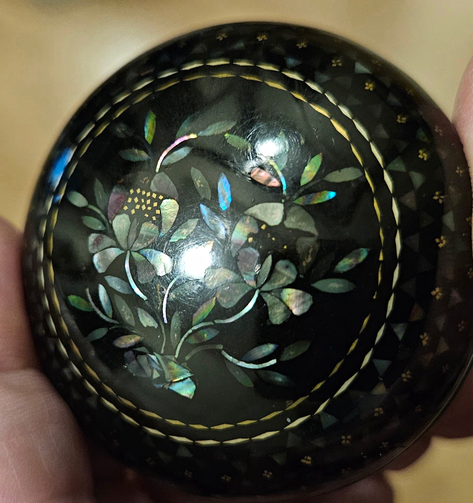 Vintage Japanese Raden Takaoka Lacquer incense box, iridescent inlay Vintage Japanese Raden Takaoka Lacquer incense box, iridescent inlay