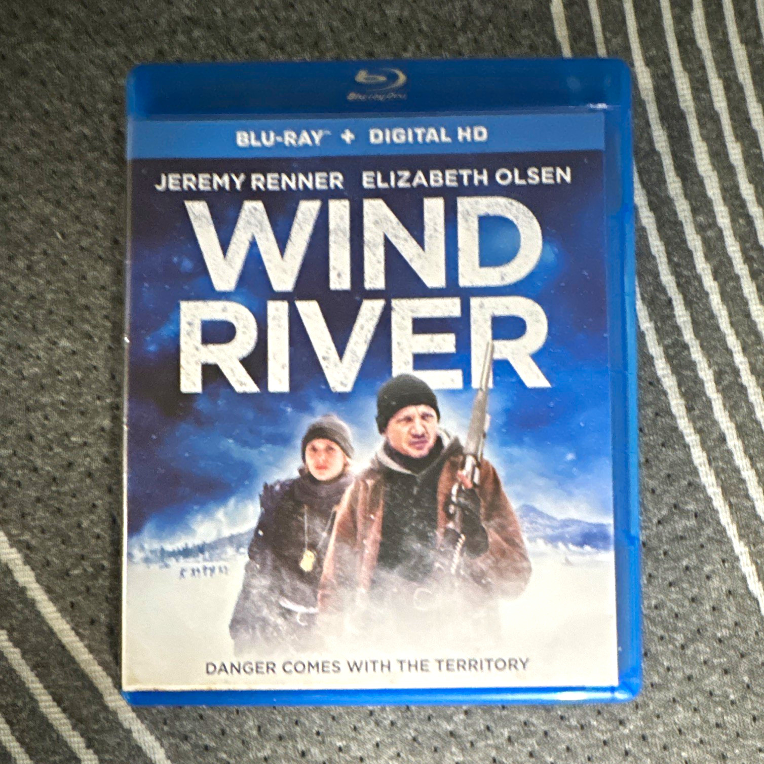 Wind River Blu-ray + Digital HD Blu-ray Case Jeremy Renner Elizabeth Olsen