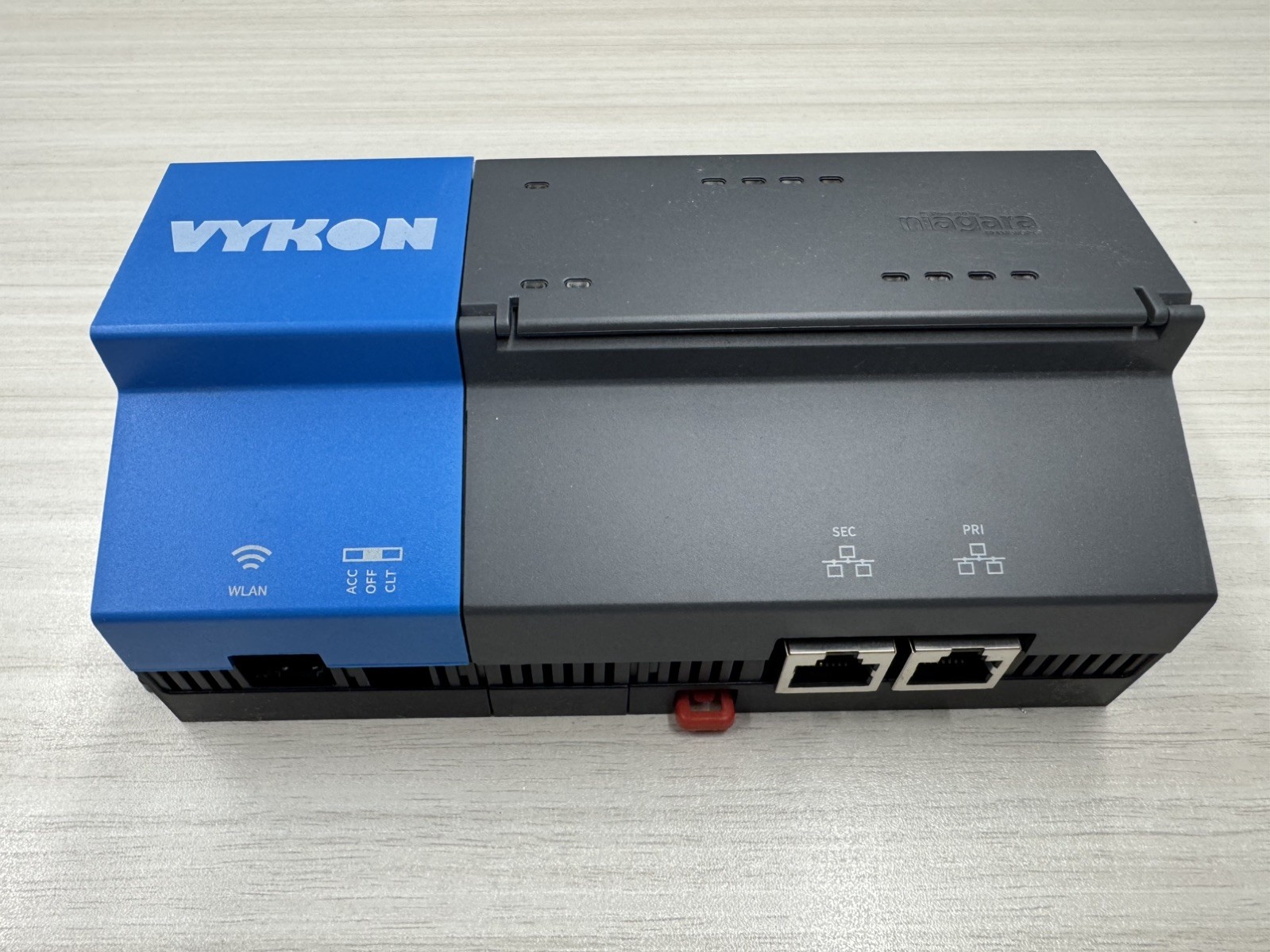 Niagara Vykon JACE-8000-CSE-003 Controller with Power Supply Niagara Vykon JACE-8000-CSE-003 Controller with Power Supply