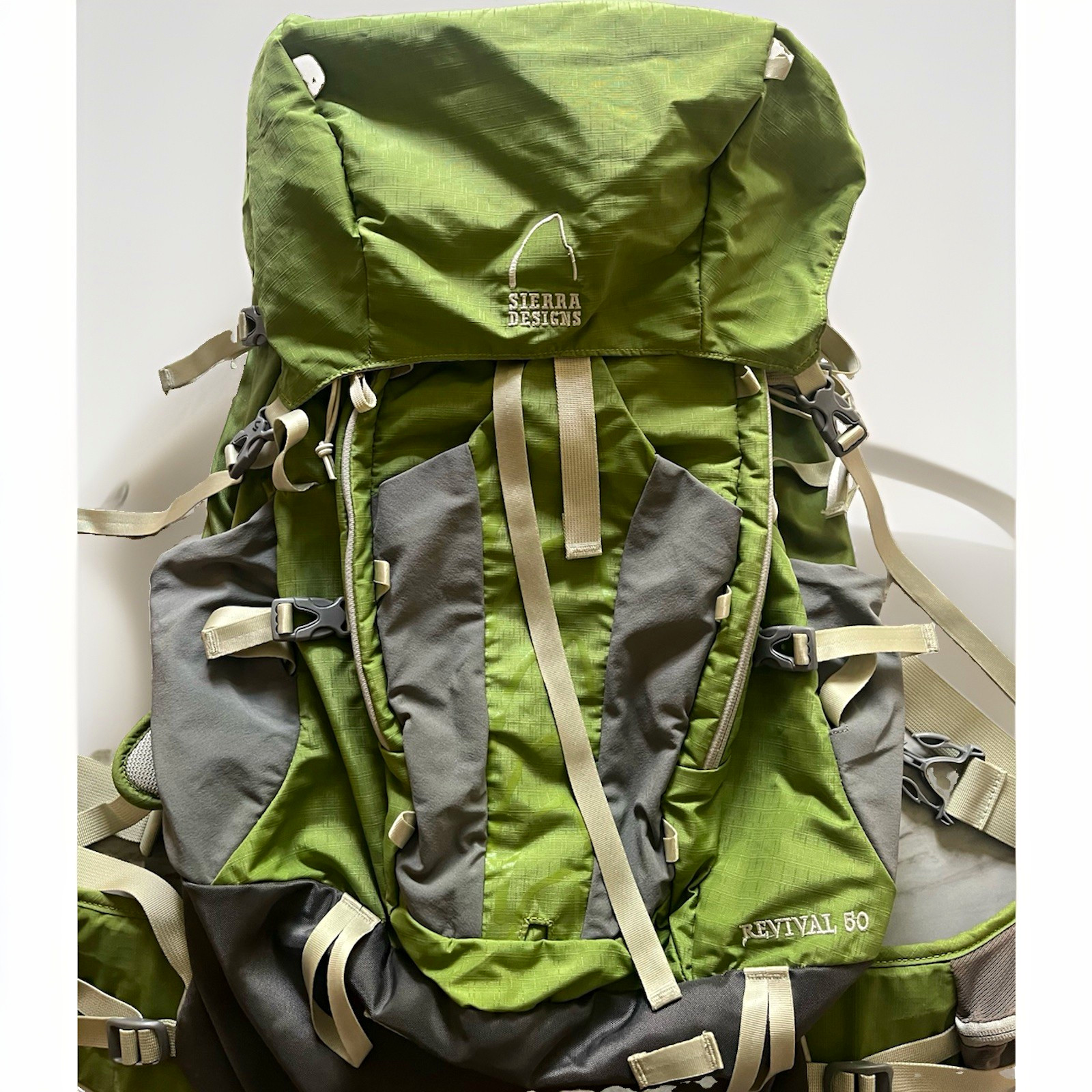 Sierra Designs Revival 60 60L Hiking Backpack Green/Gray Hip Belt Pre-Owned