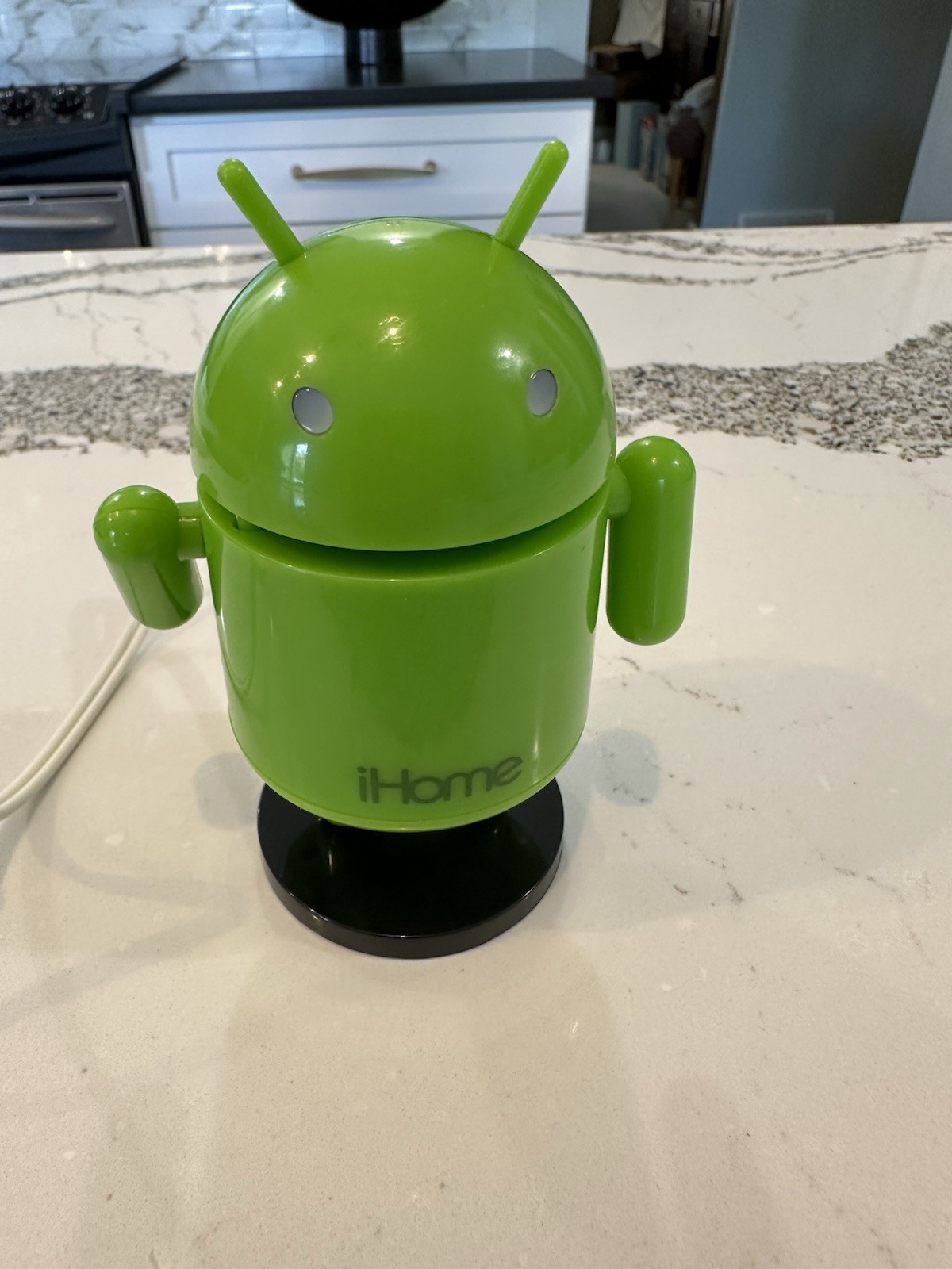 iHome, Model R126 iHome, Model R126
