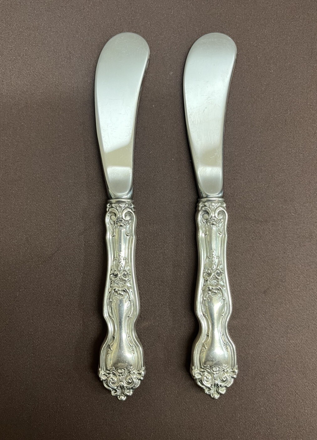 La Reine Wallace Pair of  Butter Spreaders Paddle Blade Hollow Handle NM 6 1/4\
