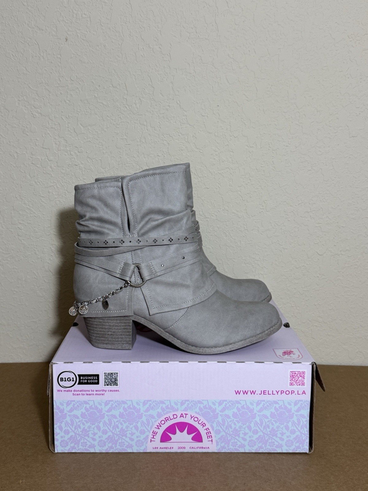 Jellypop Women’s Duarte Grey Distressed Faux Suede Ankle Boots Sz 9.5 New