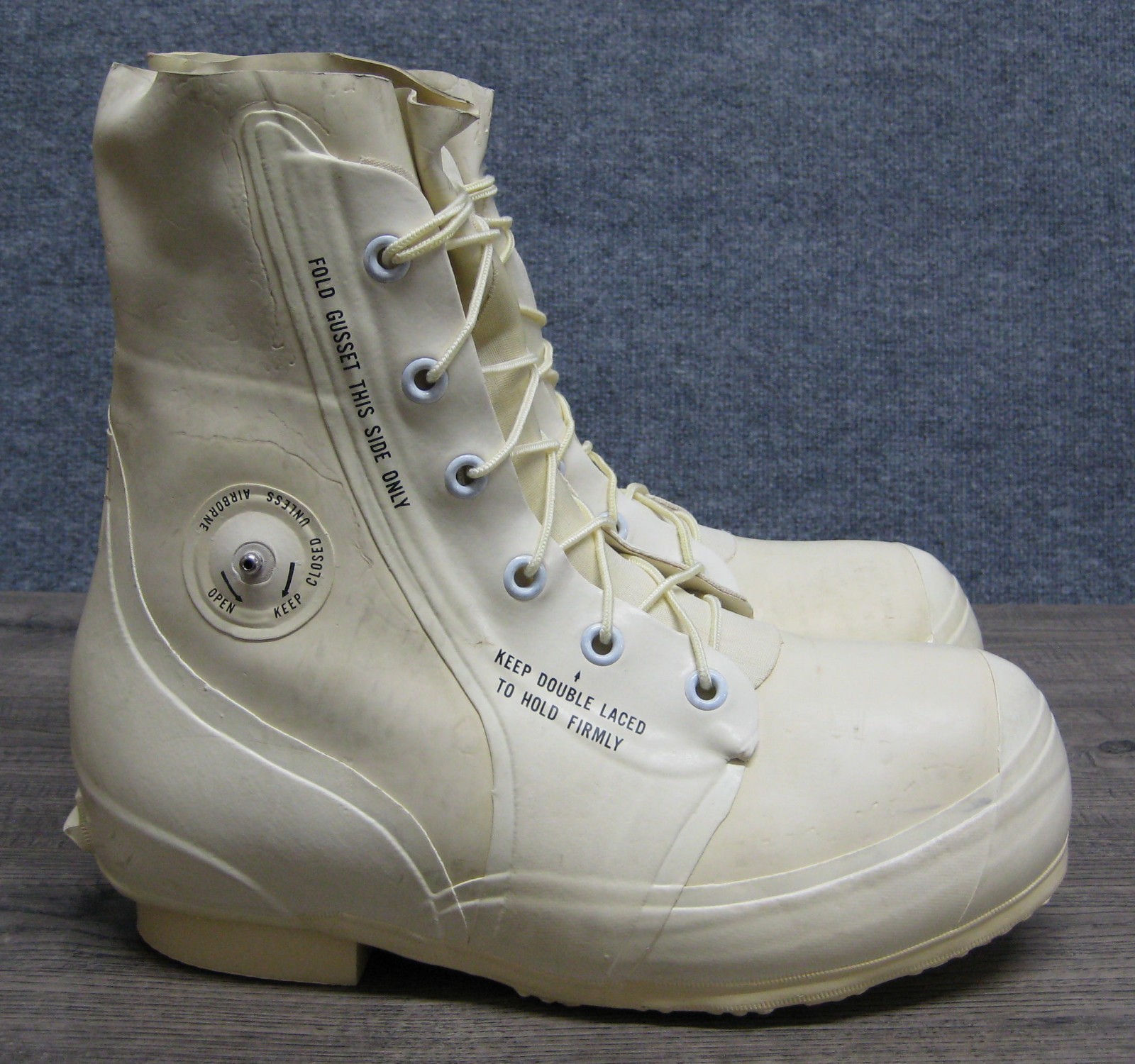 VINTAGE 1981 BATA USGI EXTREME COLD WEATHER MICKEY MOUSE BUNNY BOOTS WHITE 11