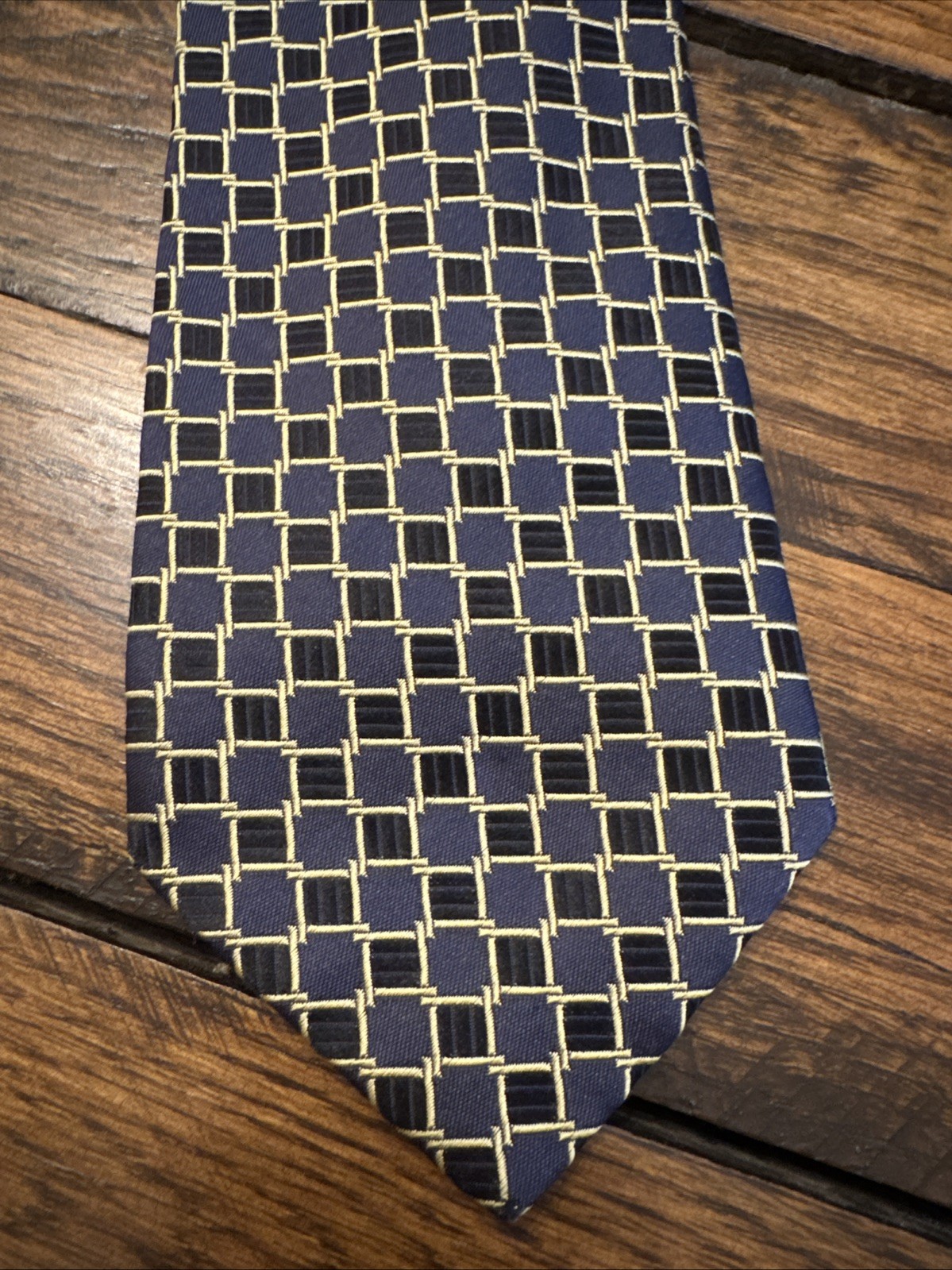 Men’s Handmade In England Silk Necktie Hilditch & Key 57.5”L X 4”W Men’s Handmade In England Silk Necktie Hilditch & Key 57.5”L X 4”W
