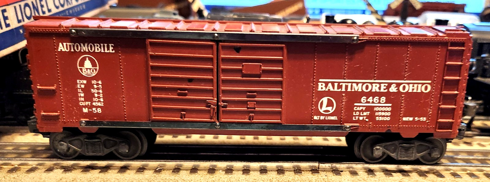 SCARCE LIONEL POSTWAR #6468X TUSCAN B&O AUTOMOBILE CAR IN GOOD CONDITION IN OB. SCARCE LIONEL POSTWAR #6468X TUSCAN B&O AUTOMOBILE CAR IN GOOD CONDITION IN OB.