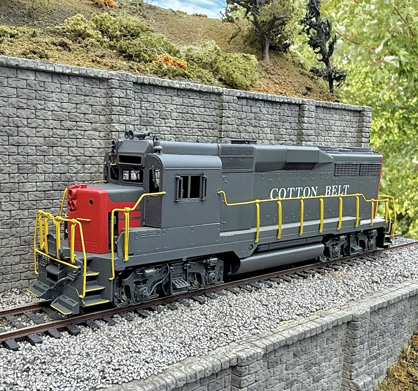 HO Scale SP/ Southern Pacific Oriental Limited Brass GP30 Low Hood LNIB HO Scale SP/ Southern Pacific Oriental Limited Brass GP30 Low Hood LNIB