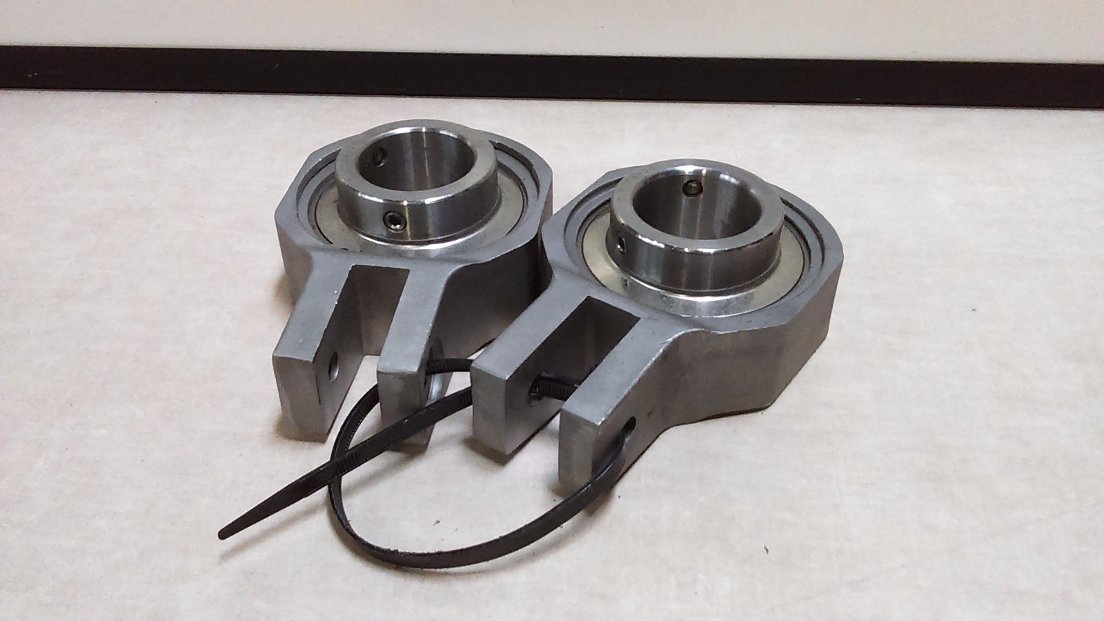 SUC209-26 bearings (LOT OF 2)
