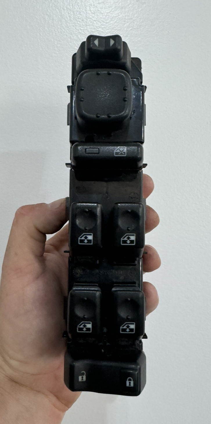 03-06 Chevy Silverado/GMC Sierra LF Driver\'s Side Window Control Switch 15112974