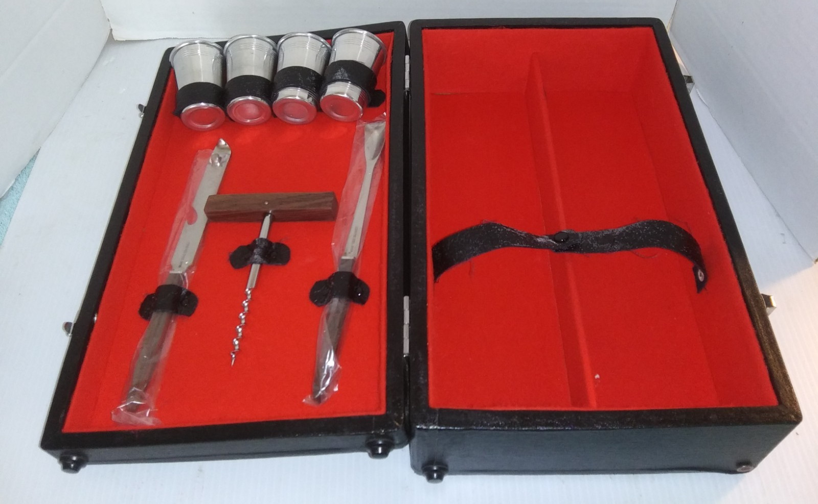 Vintage Mid Century Portable Travel Bar Case Set MCM Executive Cocktail Kit Cups