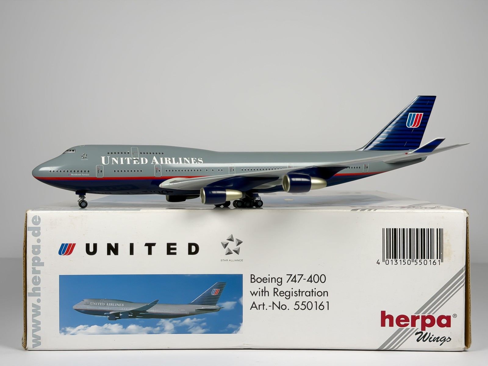 United Airlines Boeing 747-400 1:200 Herpa N118UA (550161) United Airlines Boeing 747-400 1:200 Herpa N118UA (550161)