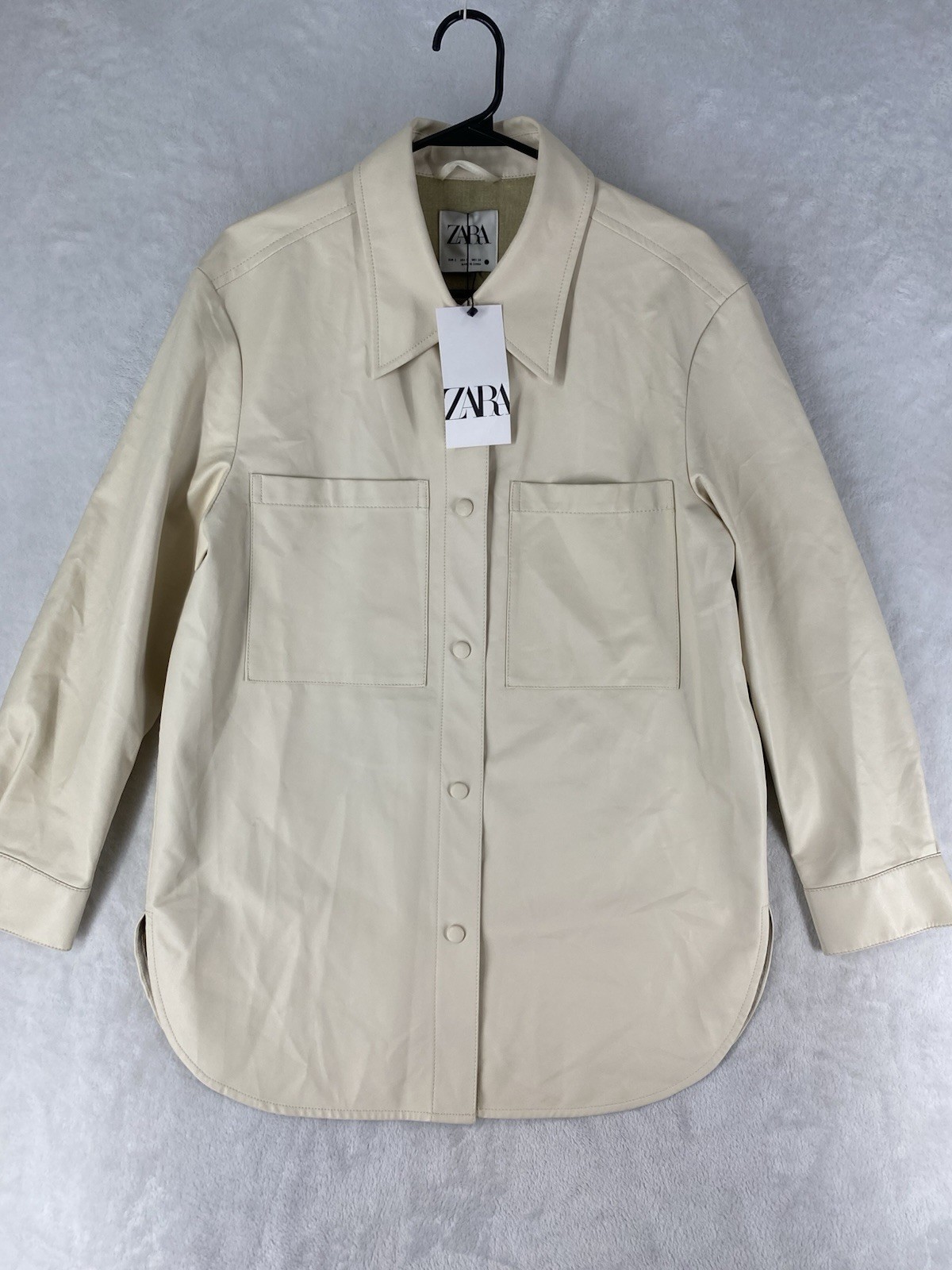 Zara Shirt Women\'s Small Off White Faux Leather Oversized Snap Button NEW $70 Zara Shirt Women\'s Small Off White Faux Leather Oversized Snap Button NEW $70