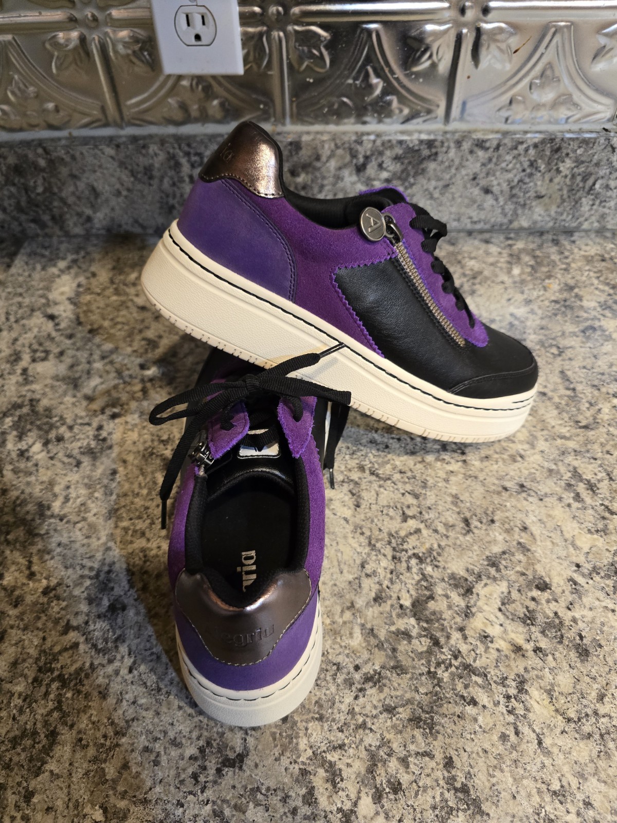 New Alegria Women\'s Leather Casual Shoes/Sneakers Averie Black/Purple Sz 38/8