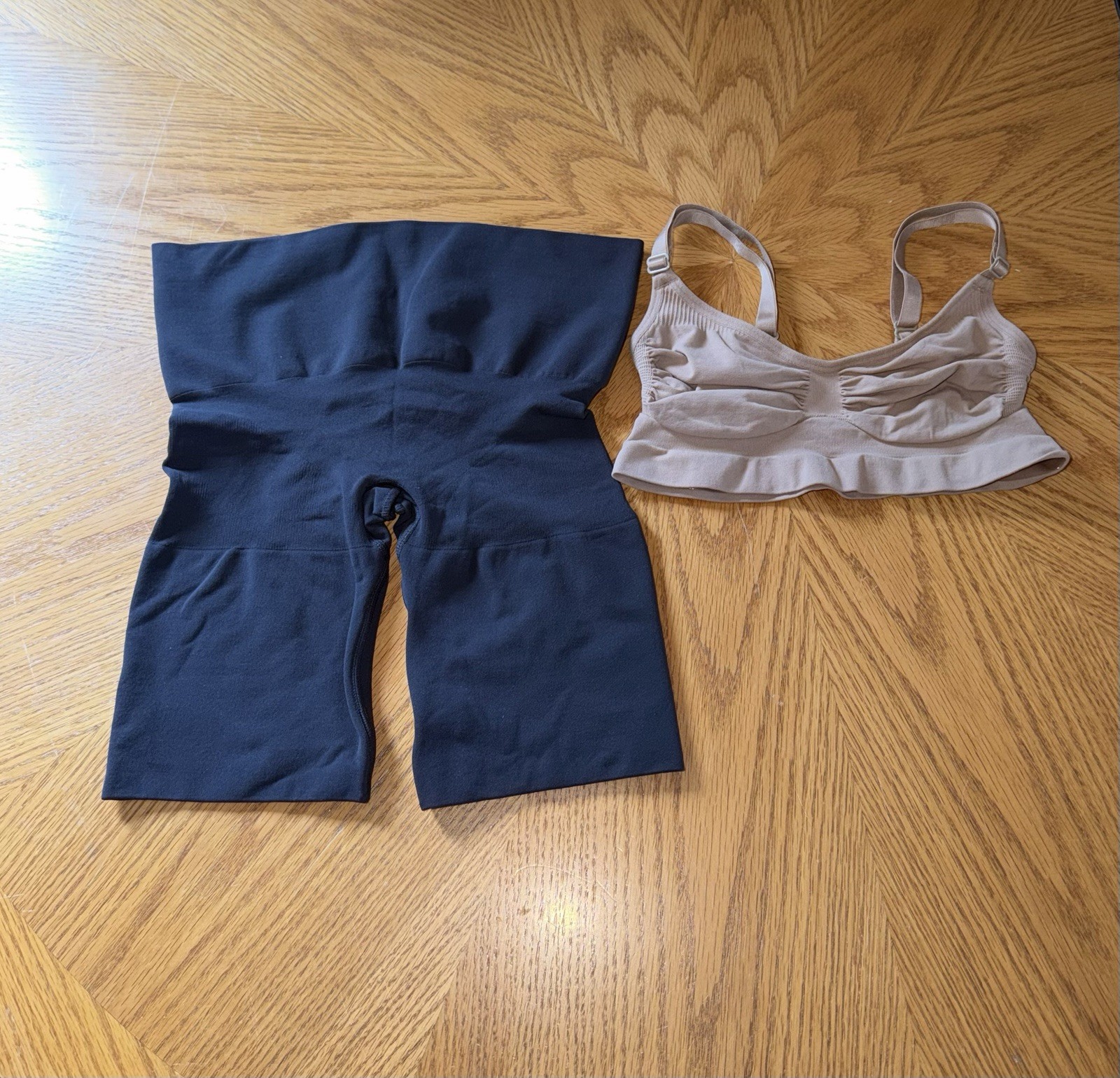 Skims Body Set Seamless Sculpt High Waisted Shorts Shape wear Bra Medium M NEW