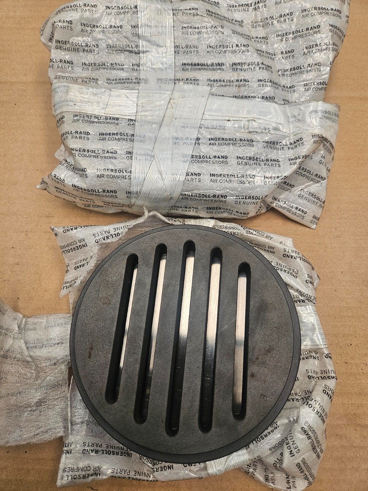 Ingersoll Rand valves A43C2 complete discharge valve NOS original I-R 2ea Ingersoll Rand valves A43C2 complete discharge valve NOS original I-R 2ea