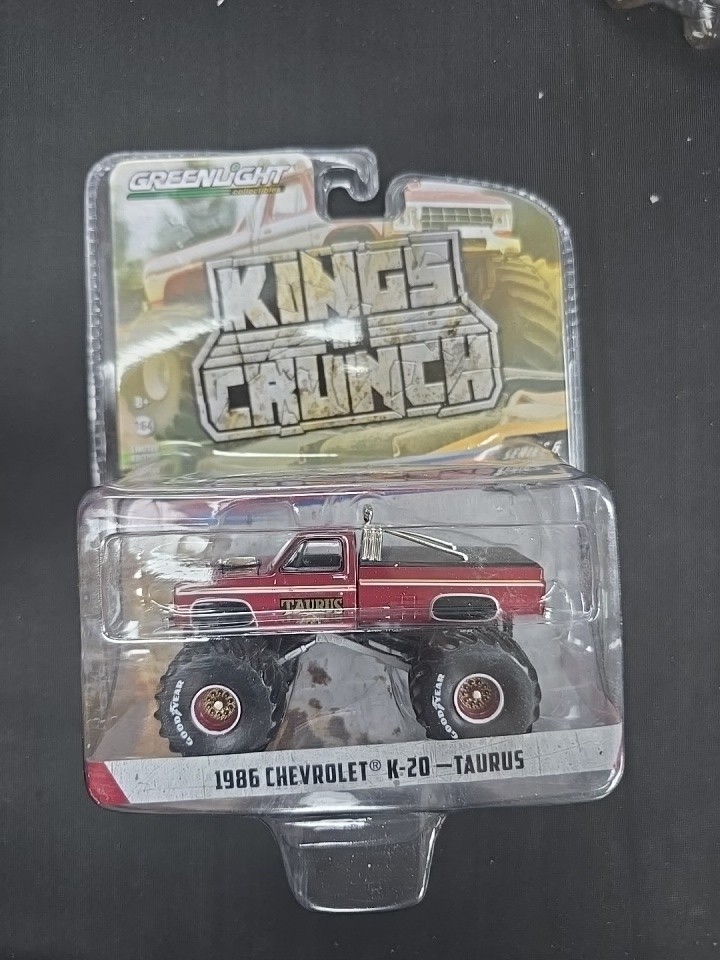 UH Greenlight Kings of Crunch Series 6 1986 Chevy K-20 Taurus Monster Truck READ