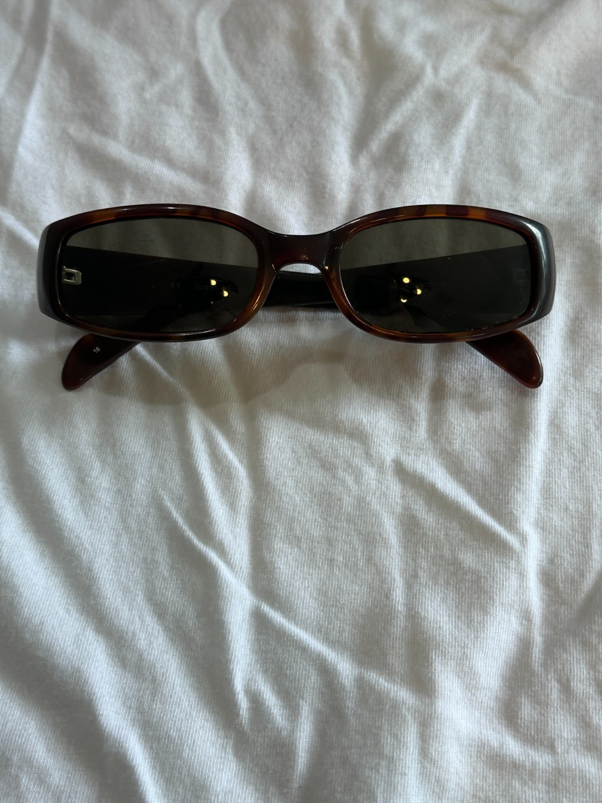 GUESS Muse GU 653 Vintage Y2K Tortoise Rectangle Sunglasses Dark Brown Gray Lens GUESS Muse GU 653 Vintage Y2K Tortoise Rectangle Sunglasses Dark Brown Gray Lens