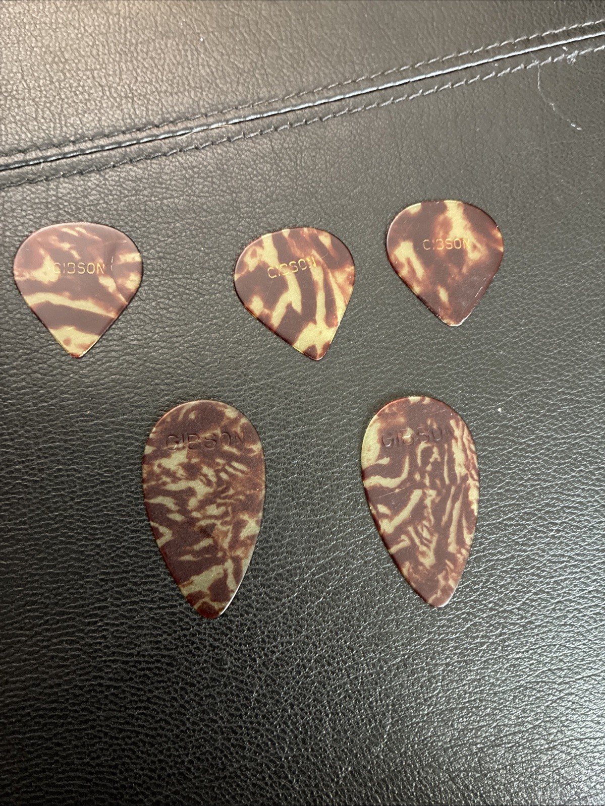 Vintage 5 pc GIBSON Guitar Picks Lot 1940-50s Impressed Straight Lettering Rare