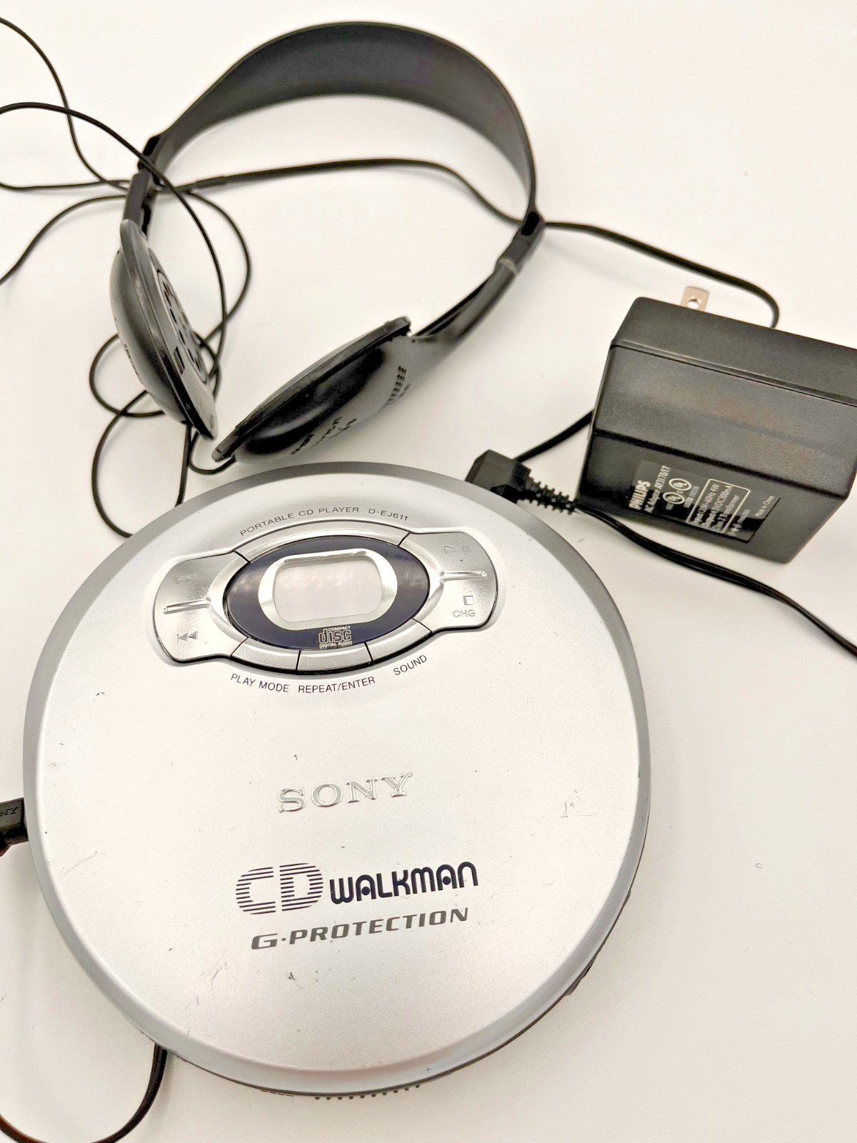 Sony D-EJ611 CD Walkman GProtection portable Tested Works w/Headphones & Adapter