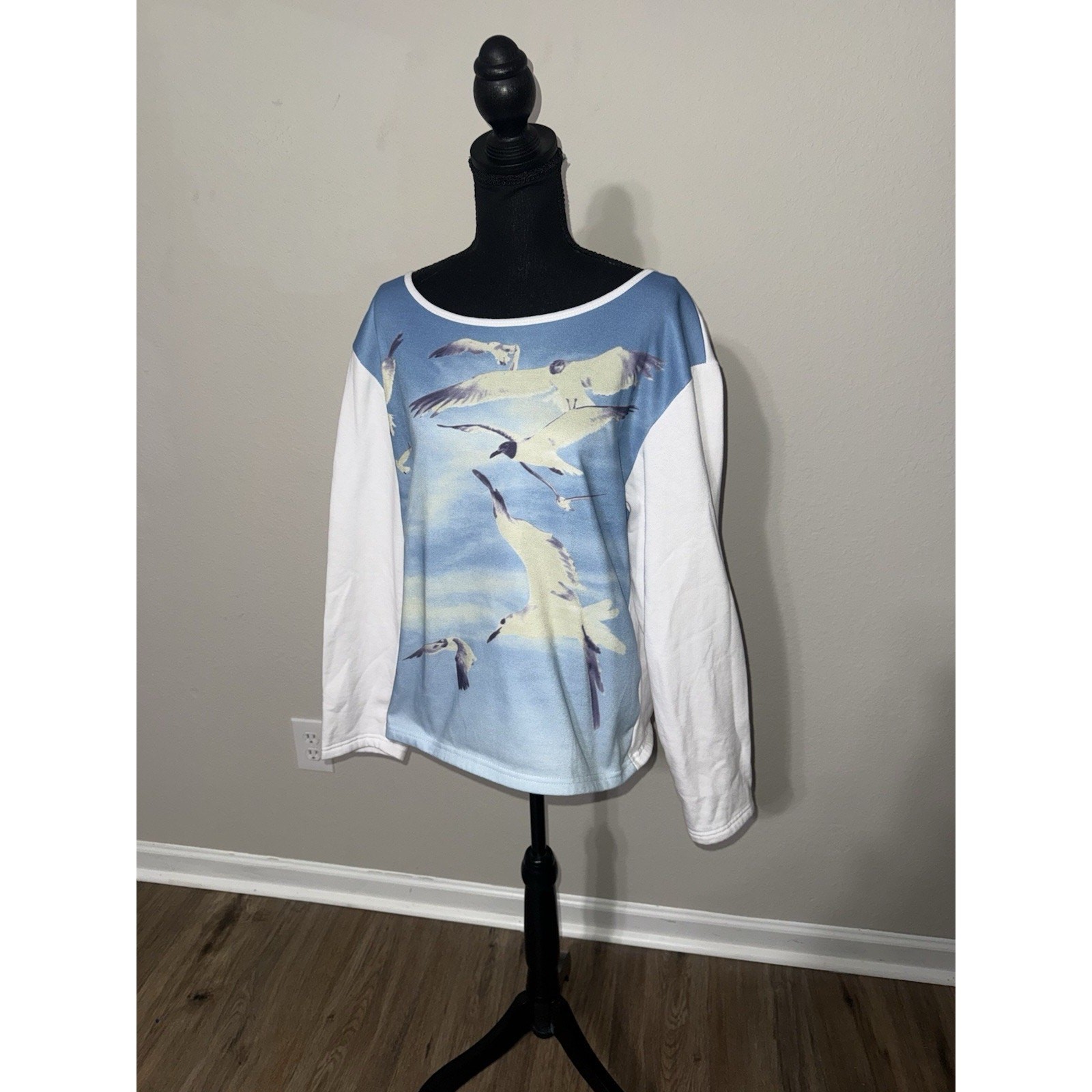 RARE 2014 Taylor Swift Official Merch 1989 Seagull Bird Sweatshirt Extra Large RARE 2014 Taylor Swift Official Merch 1989 Seagull Bird Sweatshirt Extra Large
