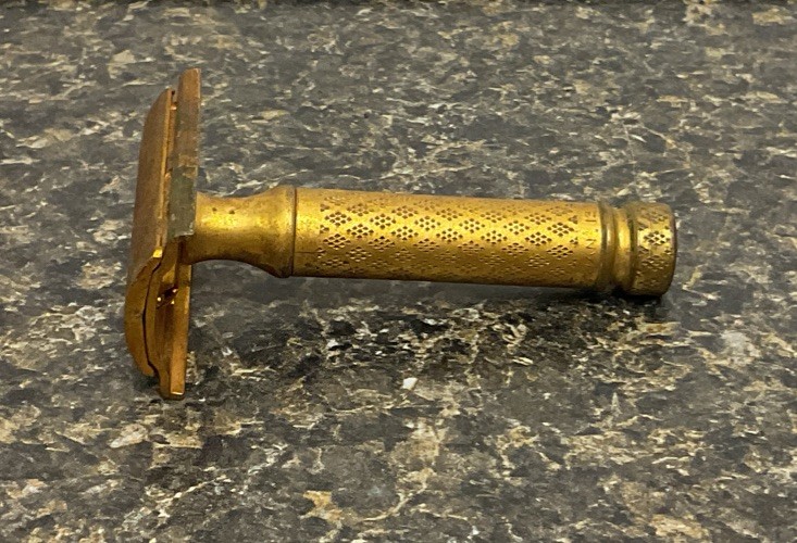 Gillette Razor 1940-50s Vintage Gold Tone Gillette Razor 1940-50s Vintage Gold Tone