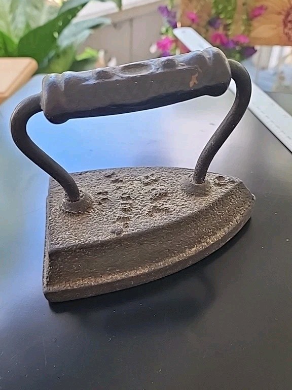 Vintage 1800's Cast Iron B&L Iron IL Doorstop Primitive Farmhouse Patina 6