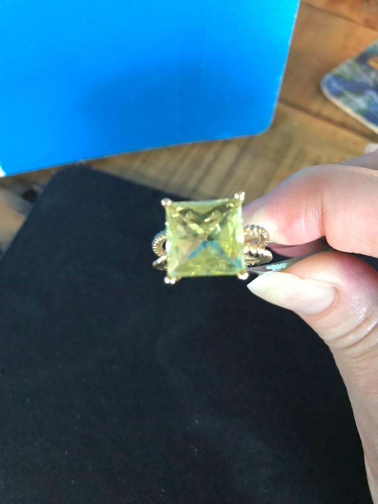Na Haku - 4 ct lemon quartz \ Na Haku - 4 ct lemon quartz \