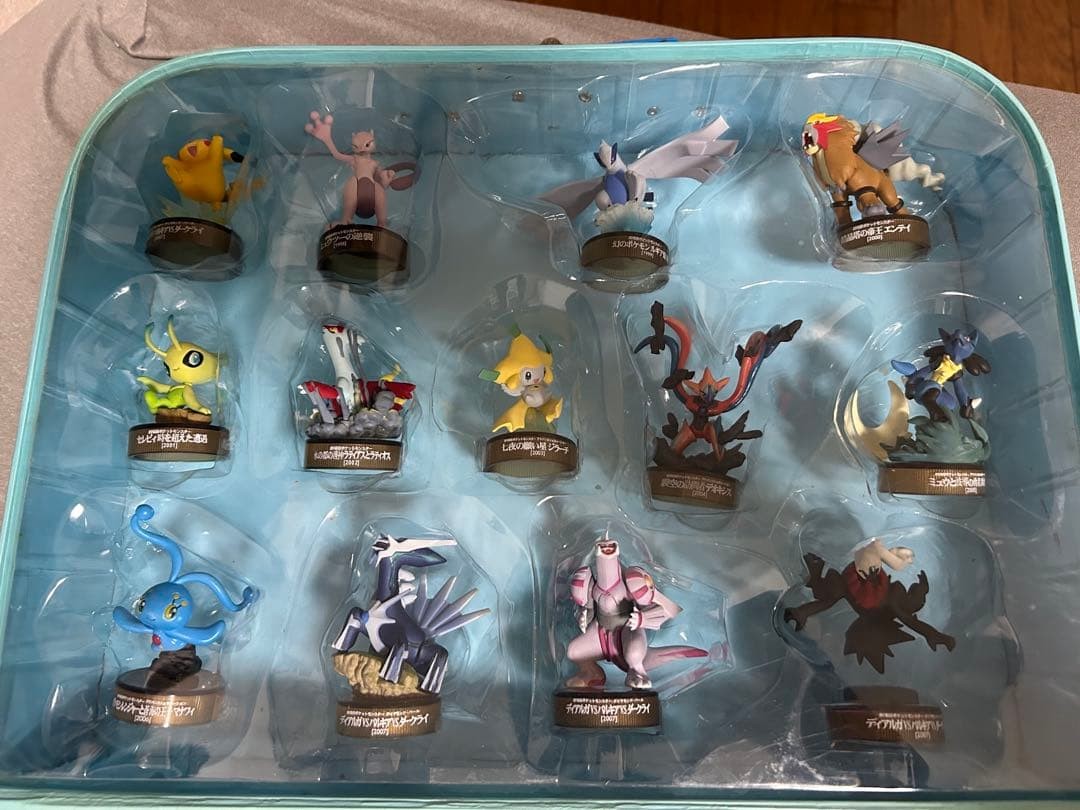Pokemon Figure Trunk 13 Piece Set 7 Eleven Sealed Collectible 15+