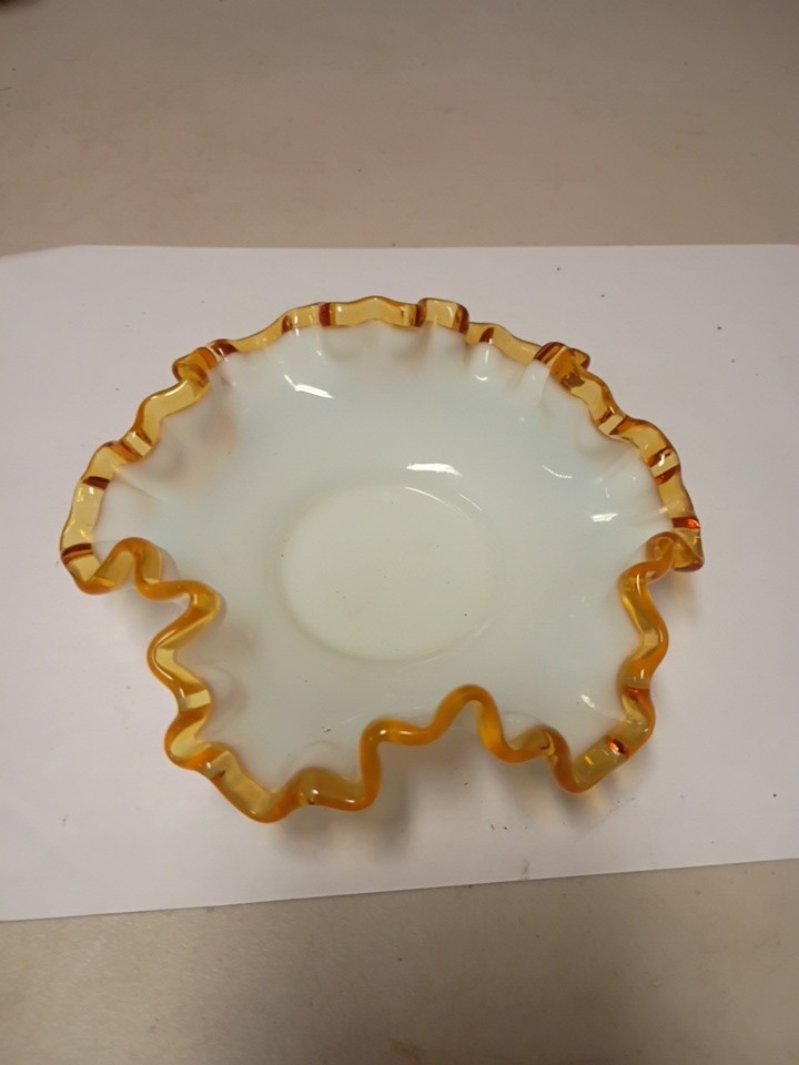 Fenton Ruffled Edge Bon Bon Candy Dish Gold Crest Vintage Great Find Fenton Ruffled Edge Bon Bon Candy Dish Gold Crest Vintage Great Find